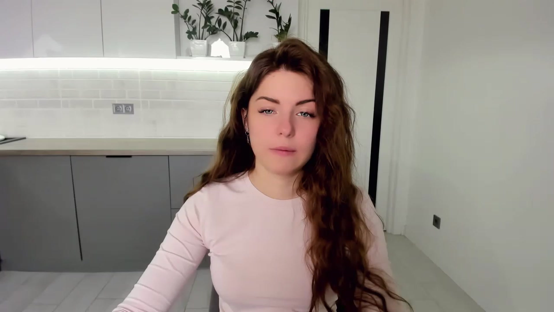 Gallery image thumbnail from Miriam_Mills's myfreecams stream on, 03/21/2023, 09:12 image 7 of 20