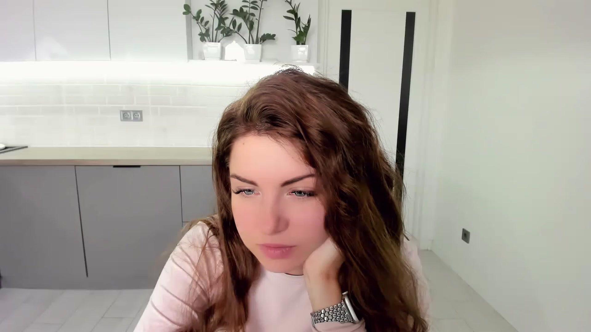Gallery image thumbnail from Miriam_Mills's myfreecams stream on, 03/21/2023, 09:12 image 5 of 20