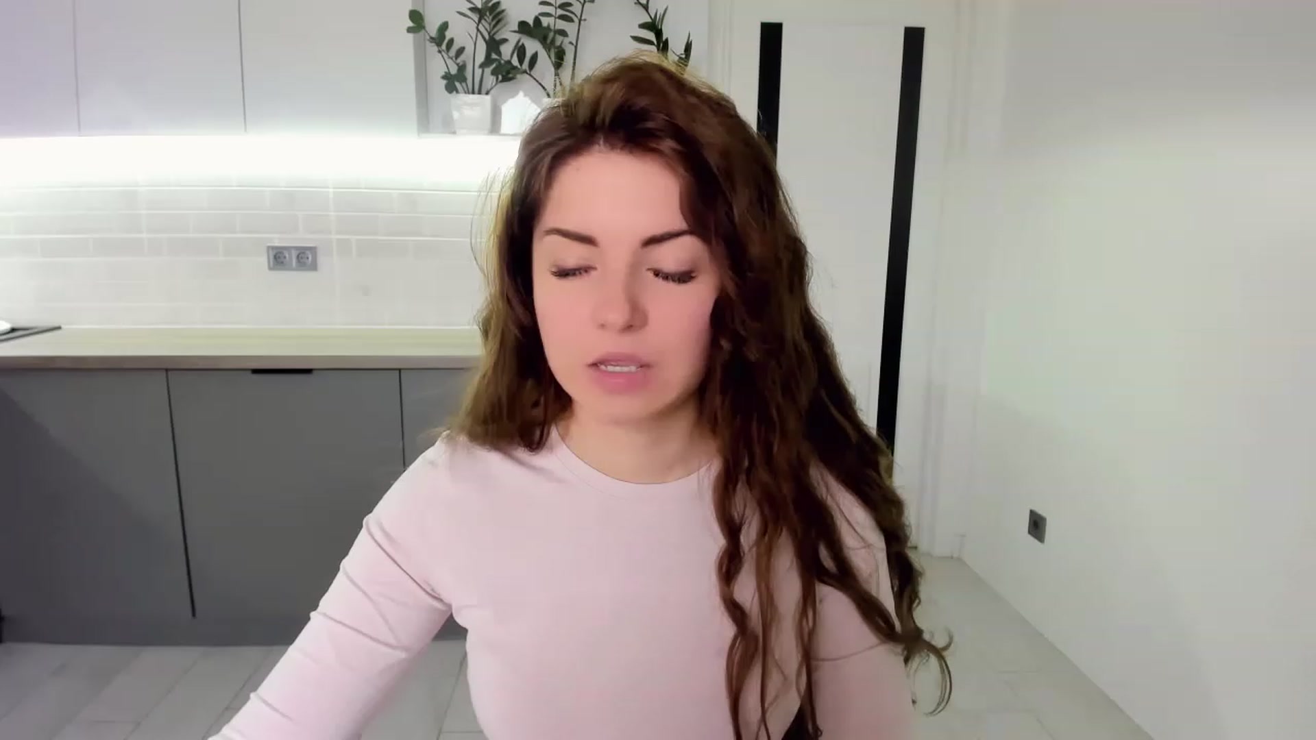 Gallery image thumbnail from Miriam_Mills's myfreecams stream on, 03/21/2023, 10:17 image 6 of 20
