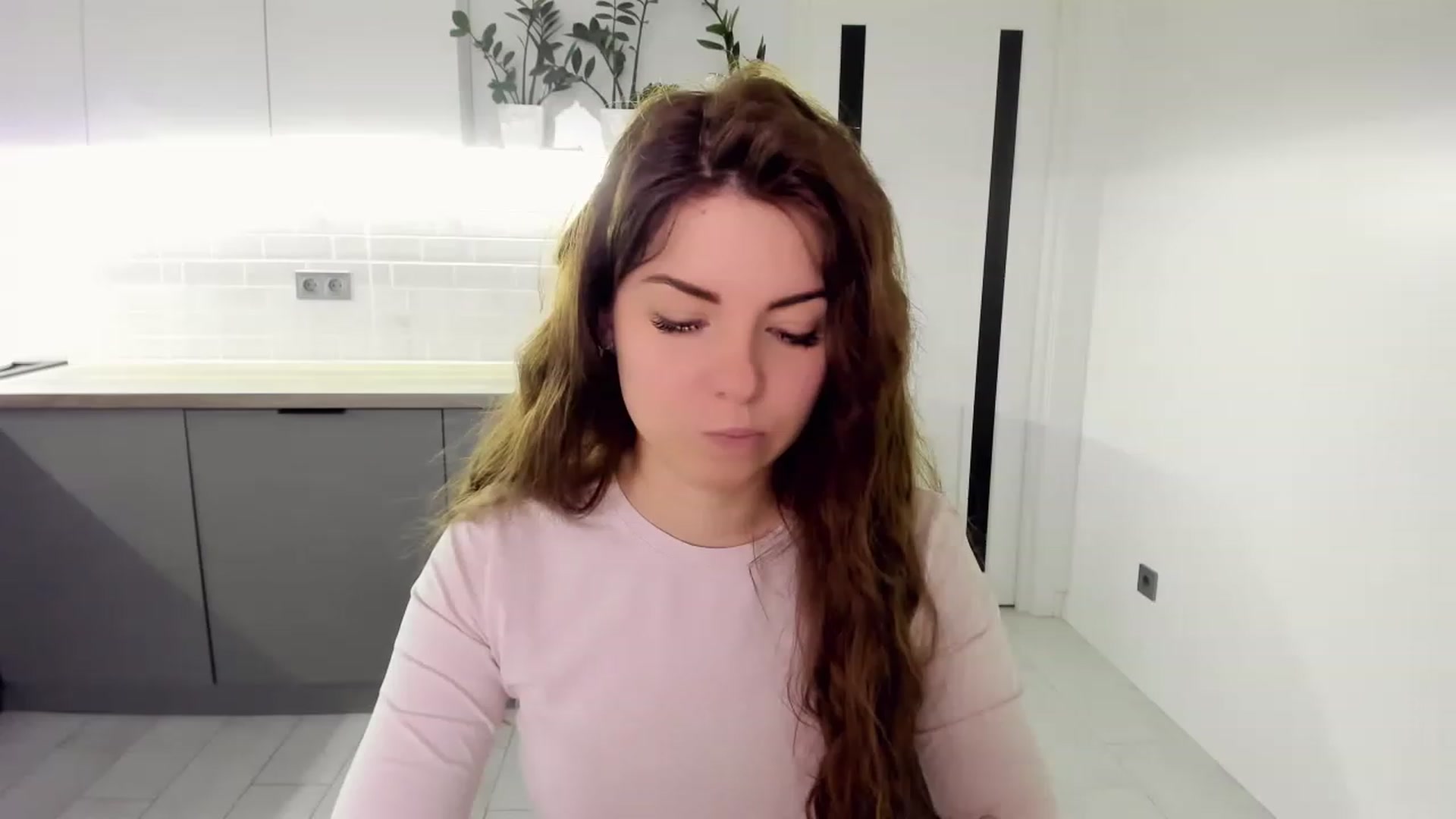 Gallery image thumbnail from Miriam_Mills's myfreecams stream on, 03/21/2023, 10:17 image 19 of 20