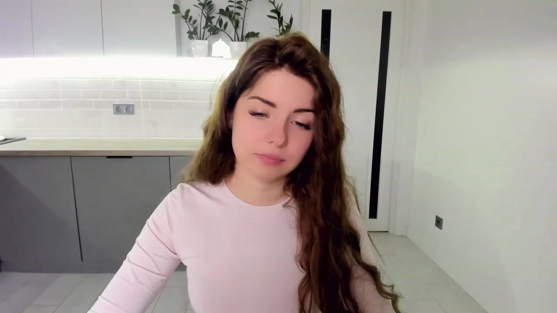 Gallery image thumbnail from Miriam_Mills's myfreecams stream on, 03/21/2023, 10:17 image 9 of 20