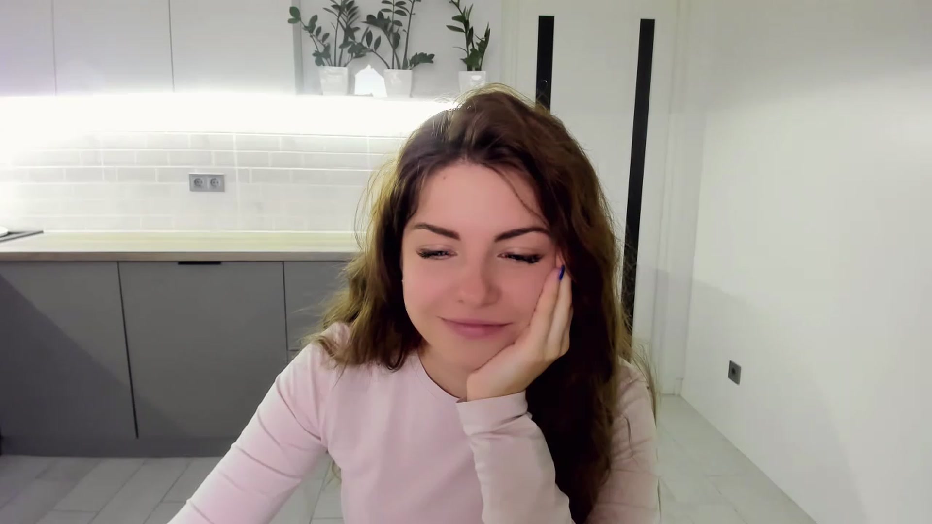 Gallery image thumbnail from Miriam_Mills's myfreecams stream on, 03/21/2023, 10:17 image 16 of 20