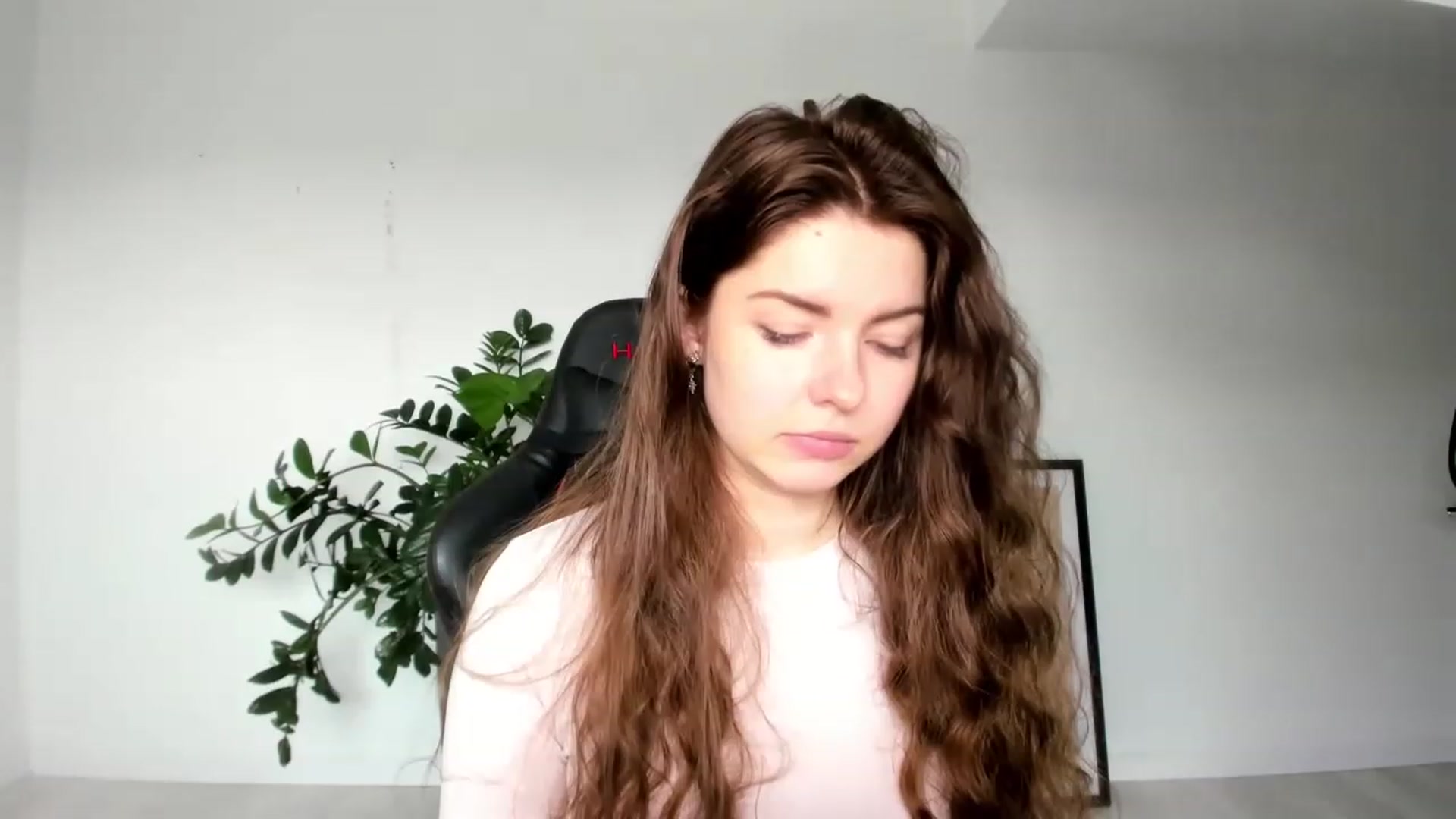 Gallery image thumbnail from Miriam_Mills's myfreecams stream on, 03/22/2023, 12:19 image 14 of 20
