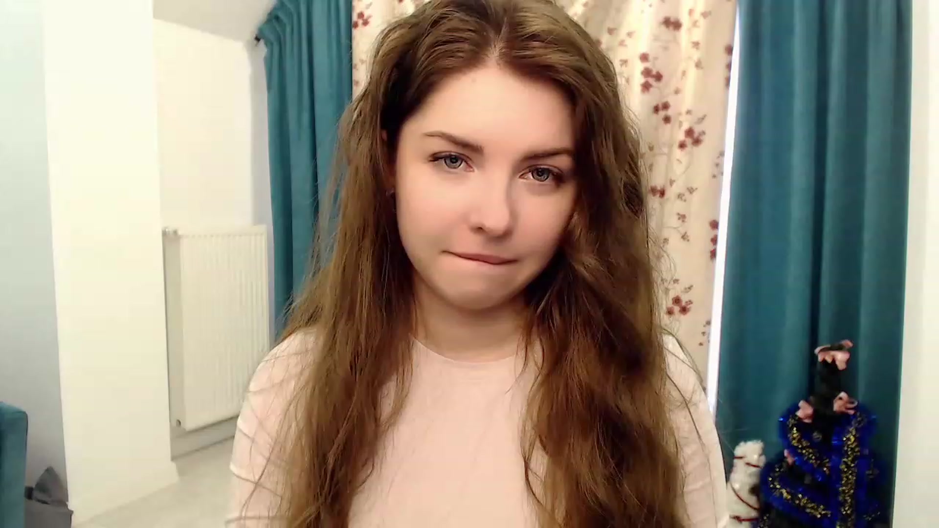 Gallery image thumbnail from Miriam_Mills's myfreecams stream on, 03/24/2023, 12:37 image 10 of 20