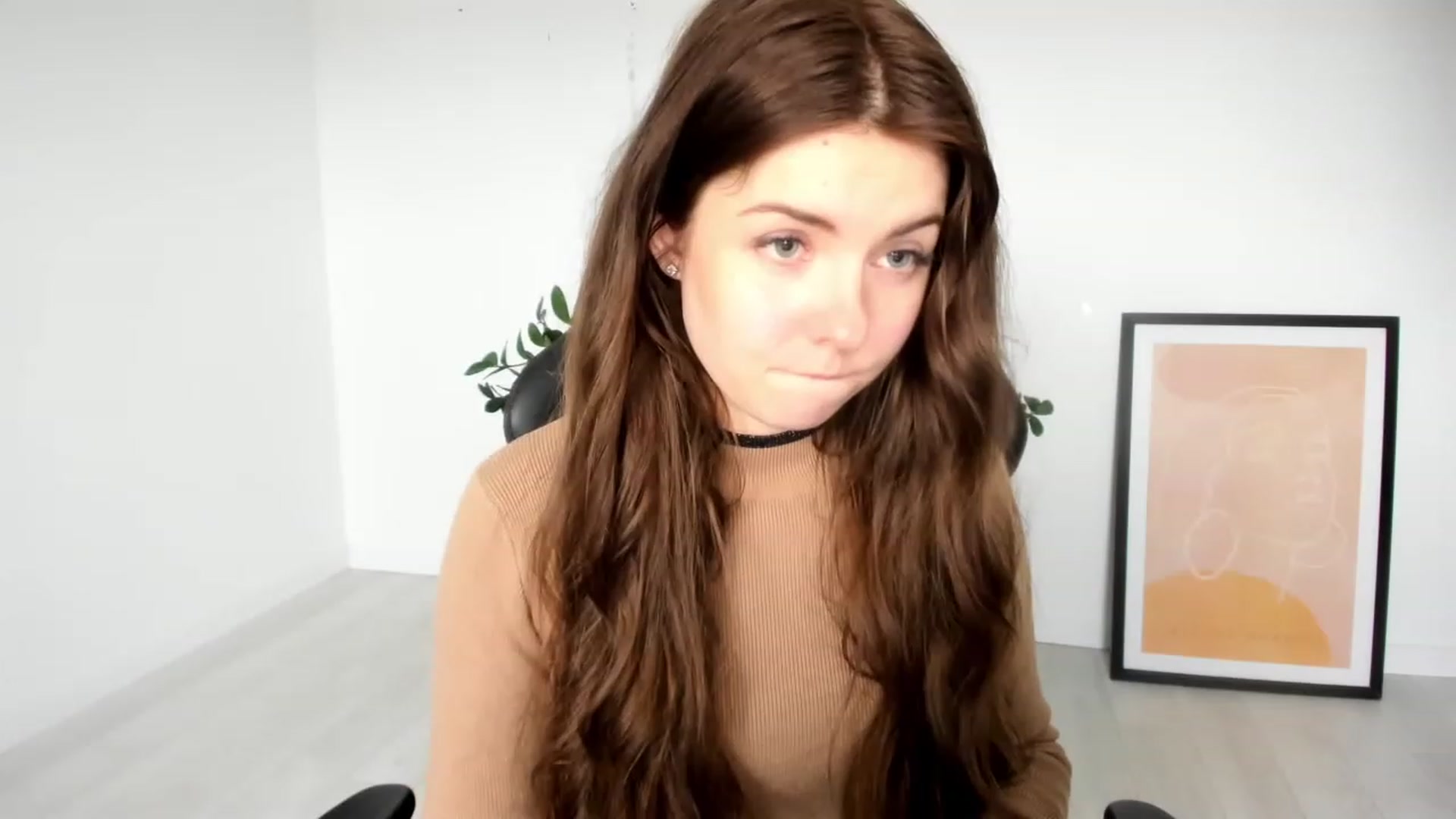 Gallery image thumbnail from Miriam_Mills's myfreecams stream on, 03/27/2023, 08:40 image 16 of 20