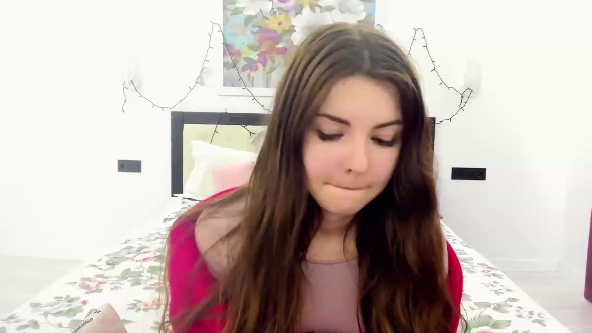 Gallery image thumbnail from Miriam_Mills's myfreecams stream on, 03/28/2023, 08:13 image 16 of 20