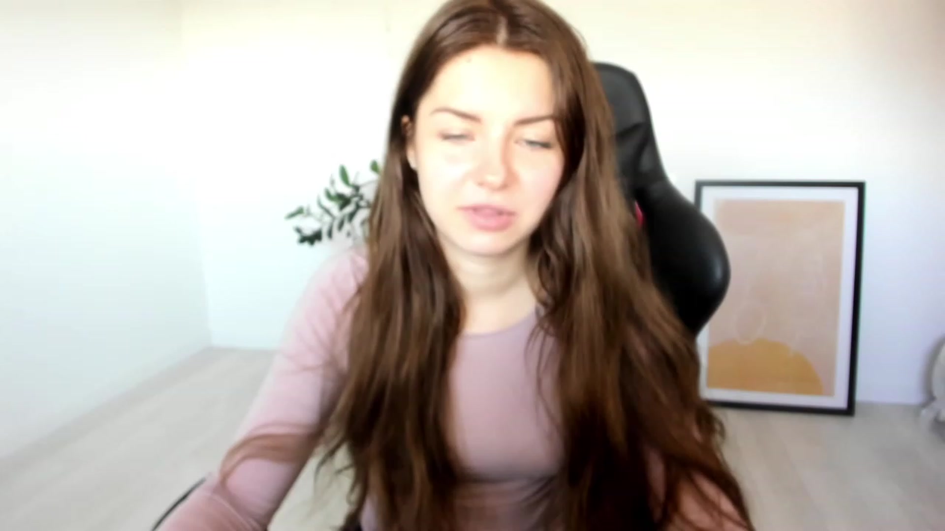 Gallery image thumbnail from Miriam_Mills's myfreecams stream on, 03/30/2023, 07:31 image 14 of 20