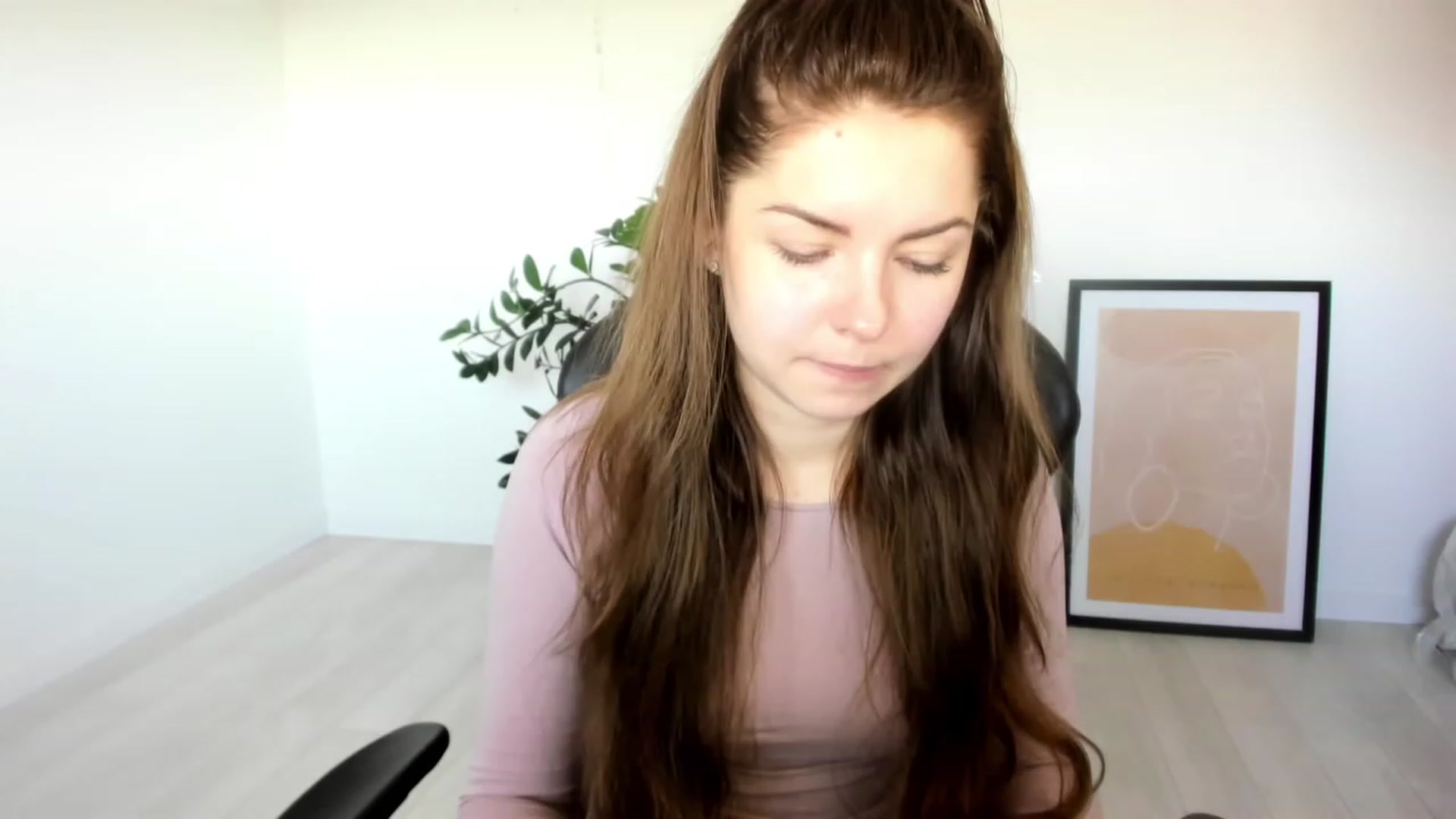 Gallery image thumbnail from Miriam_Mills's myfreecams stream on, 03/30/2023, 08:40 image 2 of 20