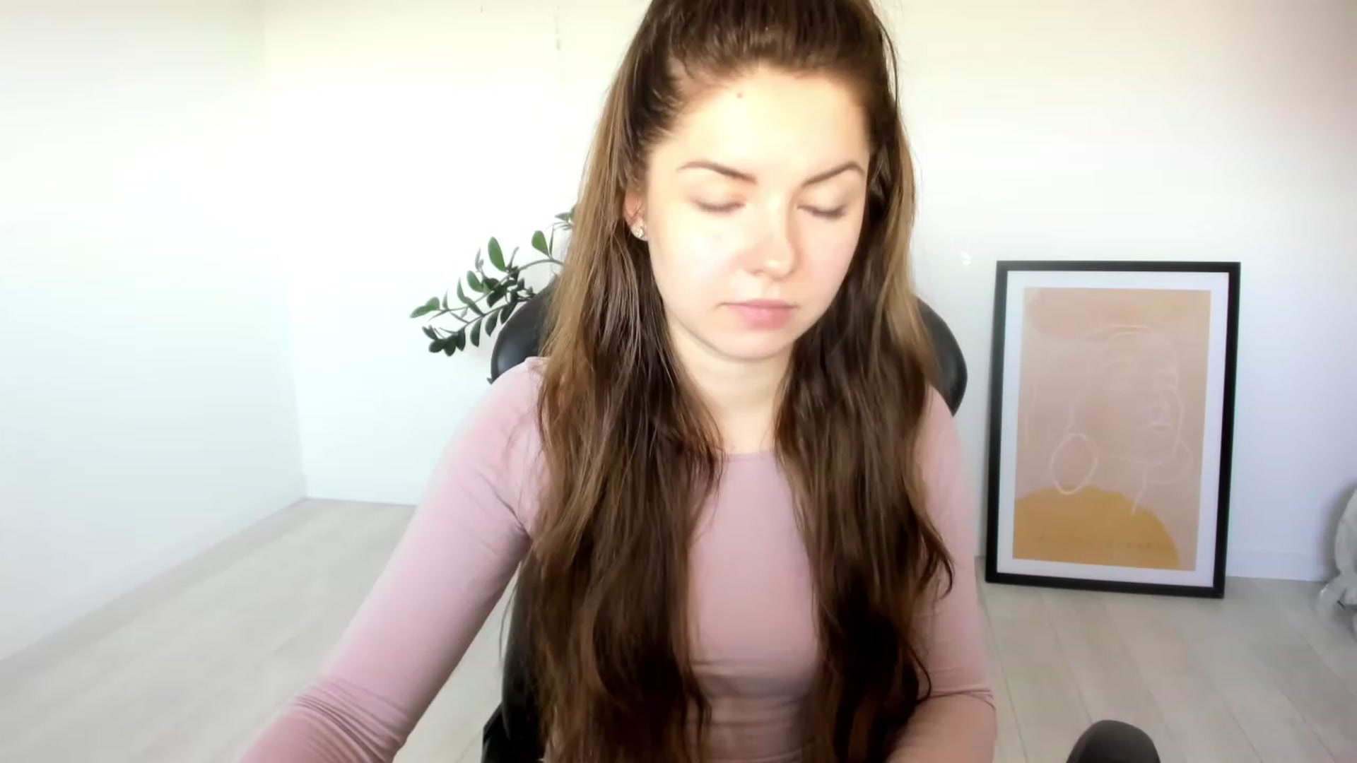 Gallery image thumbnail from Miriam_Mills's myfreecams stream on, 03/30/2023, 08:40 image 9 of 20