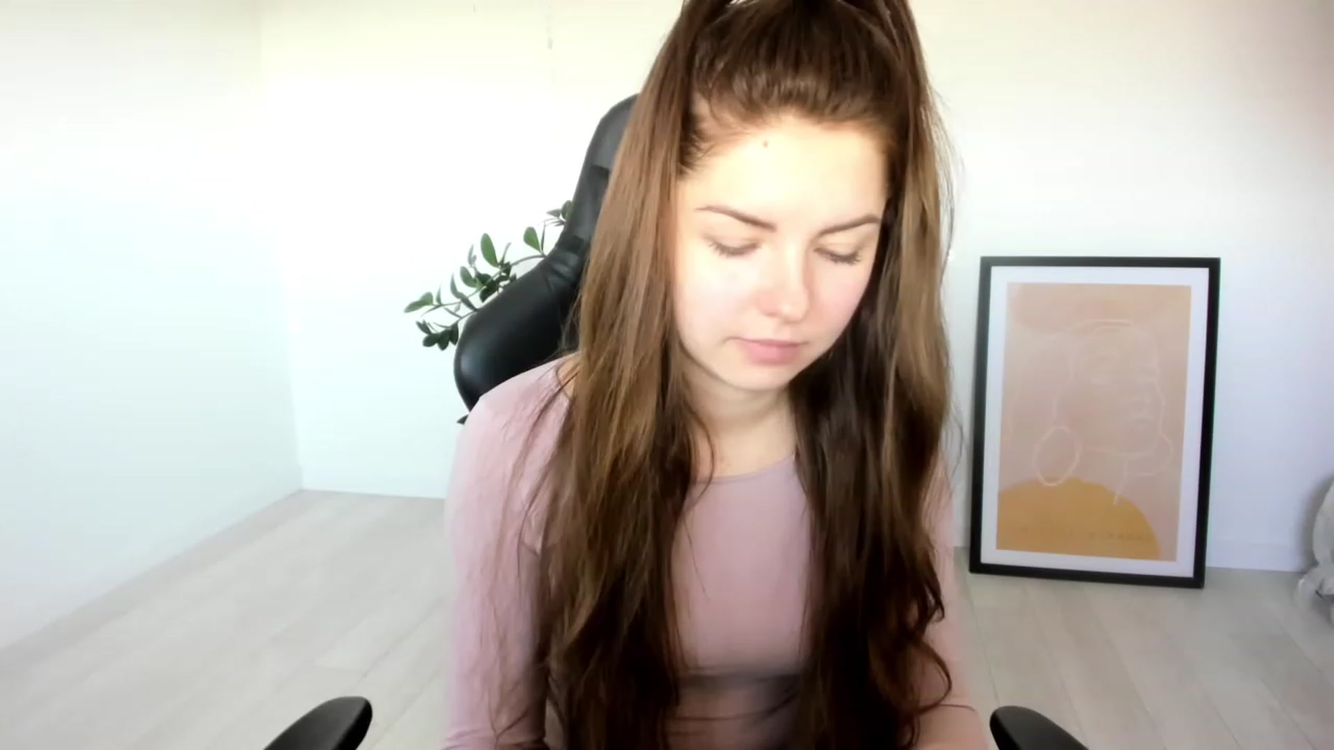Gallery image thumbnail from Miriam_Mills's myfreecams stream on, 03/30/2023, 08:40 image 14 of 20