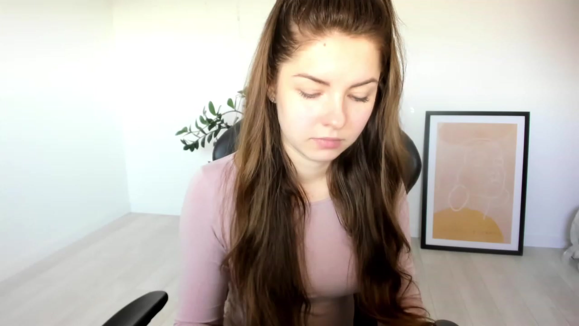 Gallery image thumbnail from Miriam_Mills's myfreecams stream on, 03/30/2023, 08:40 image 16 of 20