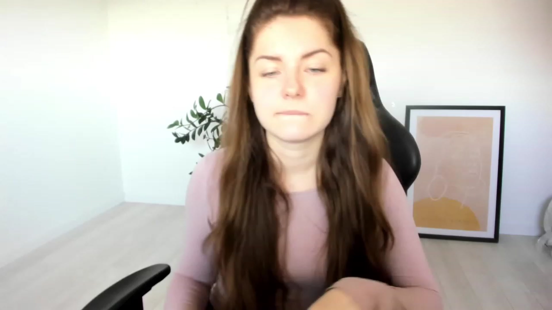 Gallery image thumbnail from Miriam_Mills's myfreecams stream on, 03/30/2023, 08:40 image 17 of 20