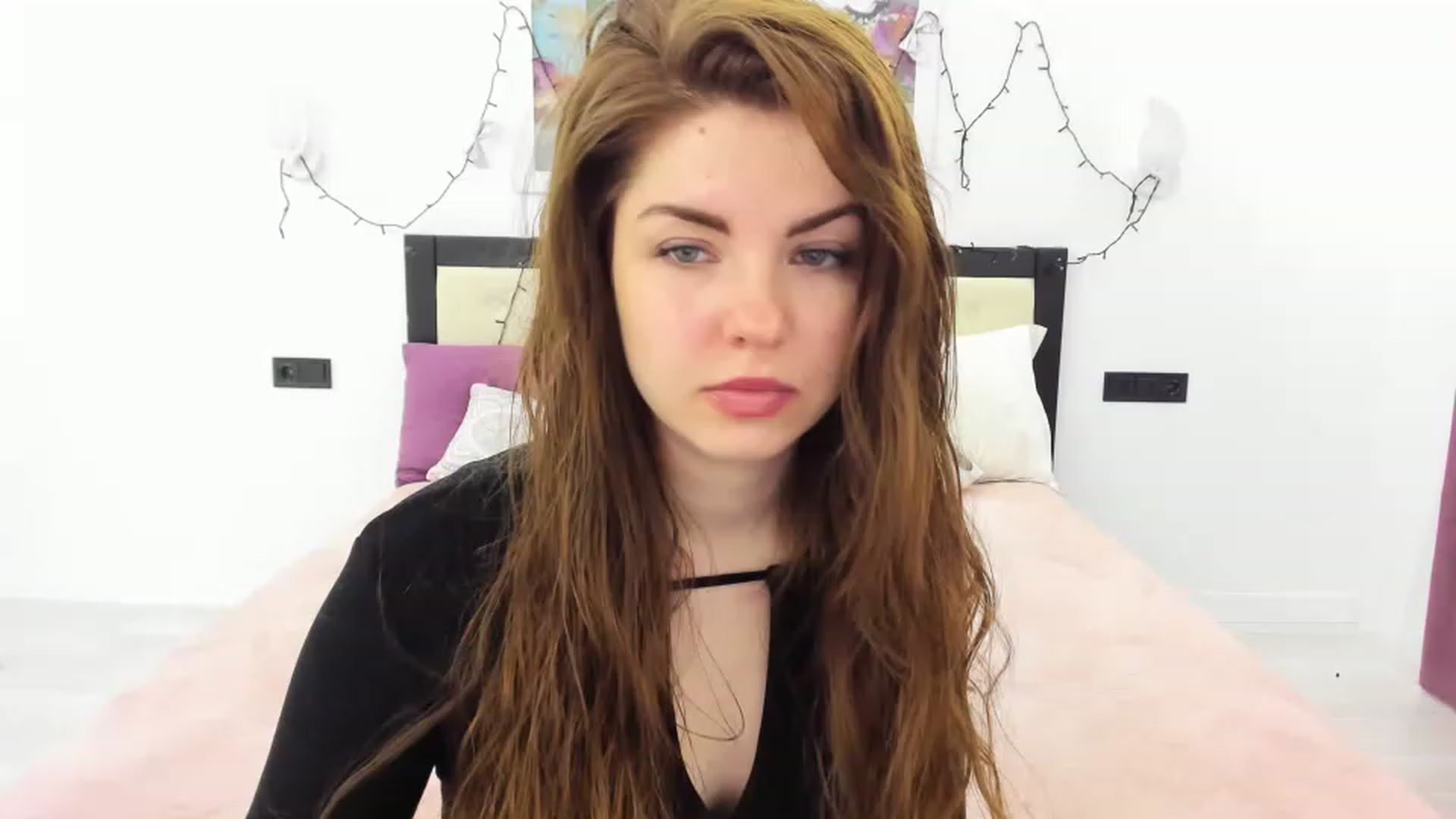 Gallery image thumbnail from Miriam_Mills's myfreecams stream on, 04/10/2023, 07:07 image 6 of 20