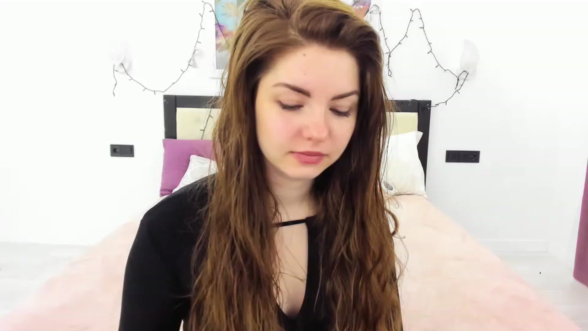 Gallery image thumbnail from Miriam_Mills's myfreecams stream on, 04/10/2023, 07:07 image 9 of 20