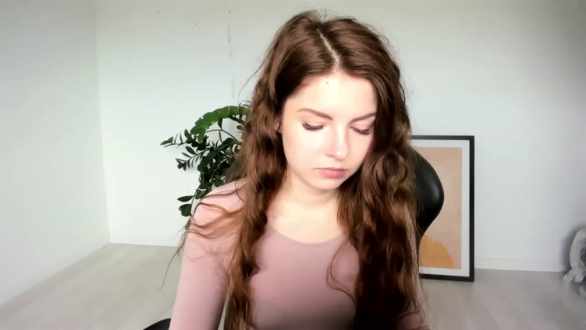 Gallery image thumbnail from Miriam_Mills's myfreecams stream on, 04/18/2023, 07:20 image 14 of 20