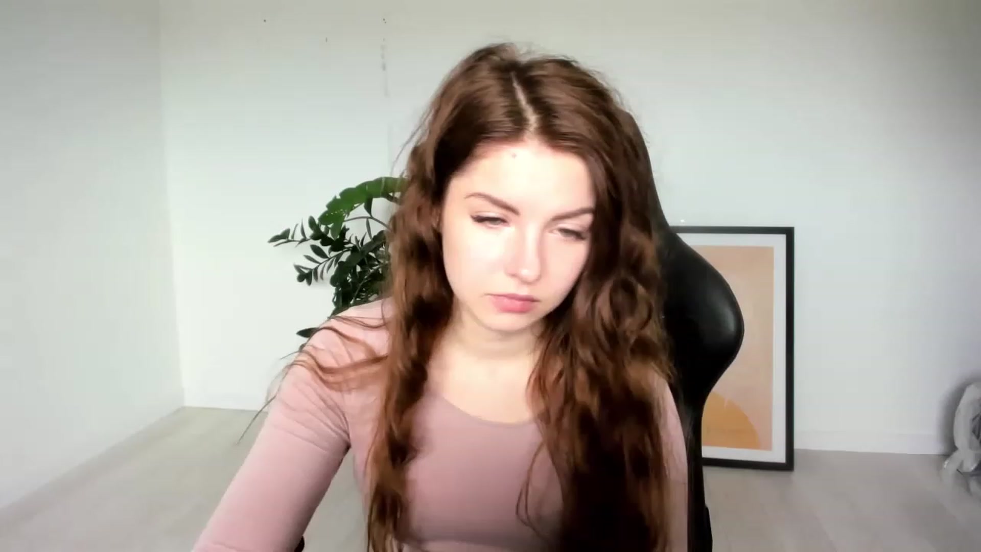 Gallery image thumbnail from Miriam_Mills's myfreecams stream on, 04/18/2023, 07:20 image 16 of 20