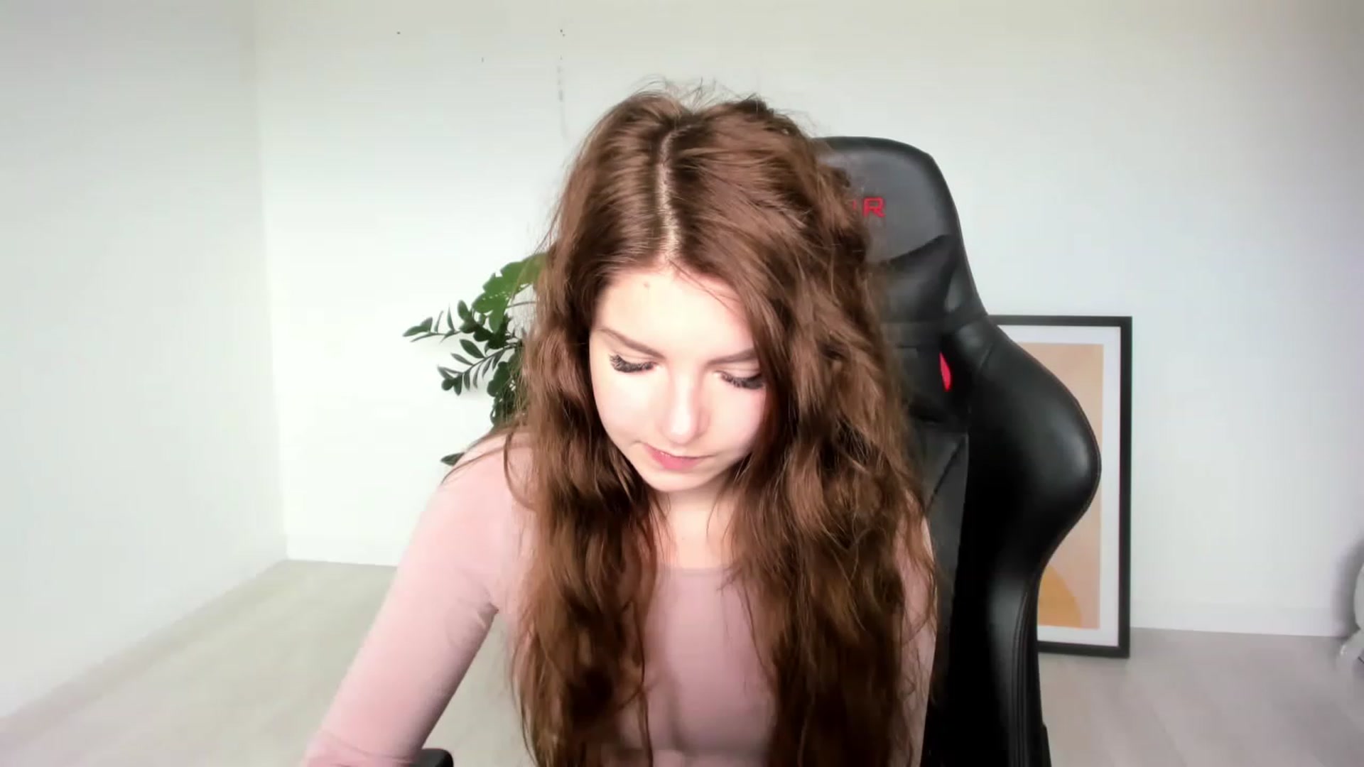 Gallery image thumbnail from Miriam_Mills's myfreecams stream on, 04/18/2023, 08:14 image 6 of 20