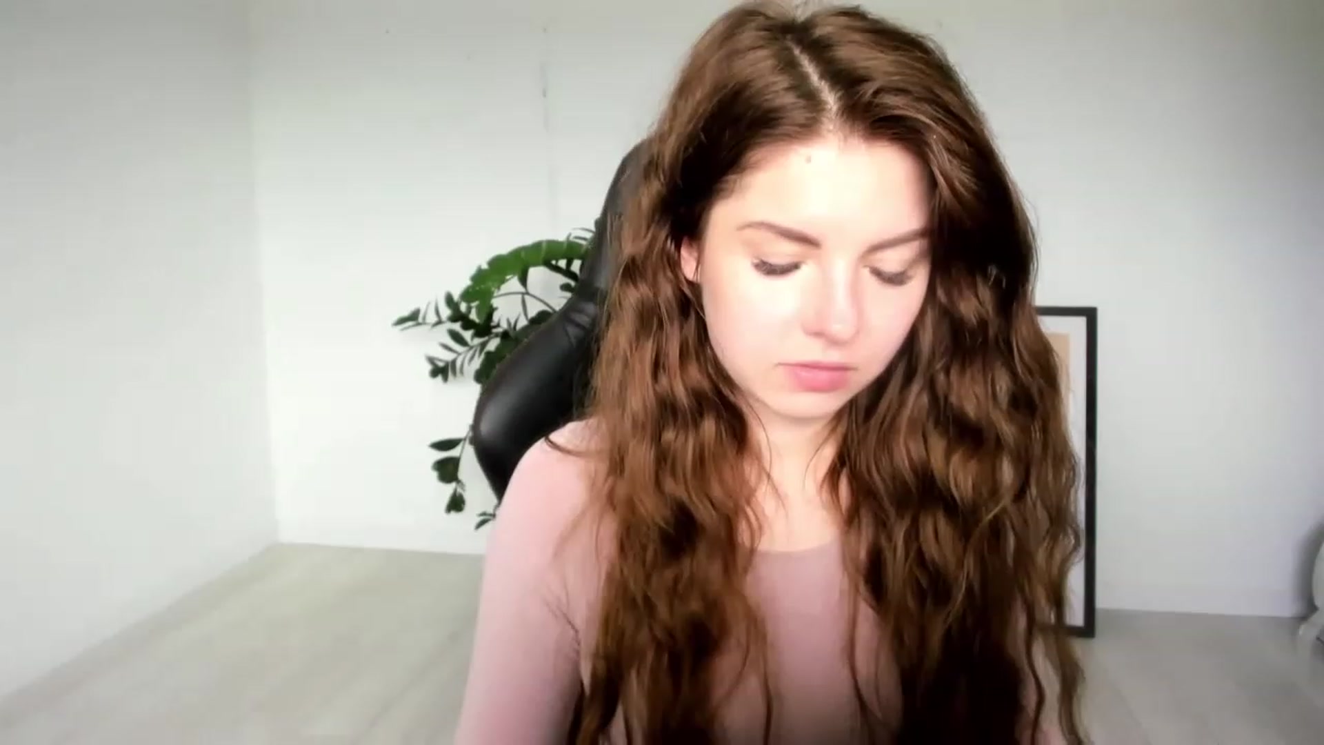 Gallery image thumbnail from Miriam_Mills's myfreecams stream on, 04/18/2023, 08:14 image 20 of 20