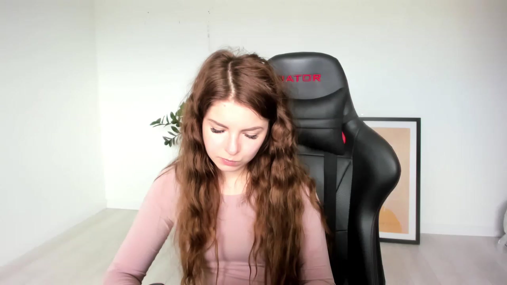 Gallery image thumbnail from Miriam_Mills's myfreecams stream on, 04/18/2023, 08:14 image 4 of 20