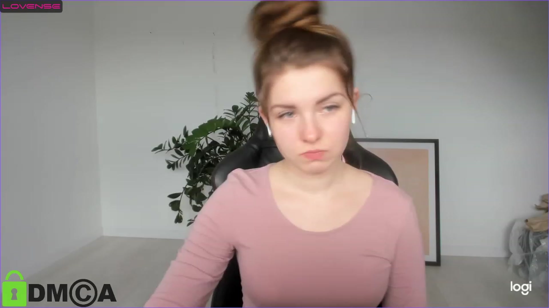 Gallery image thumbnail from Miriam_Mills's myfreecams stream on, 04/27/2023, 09:03 image 13 of 20