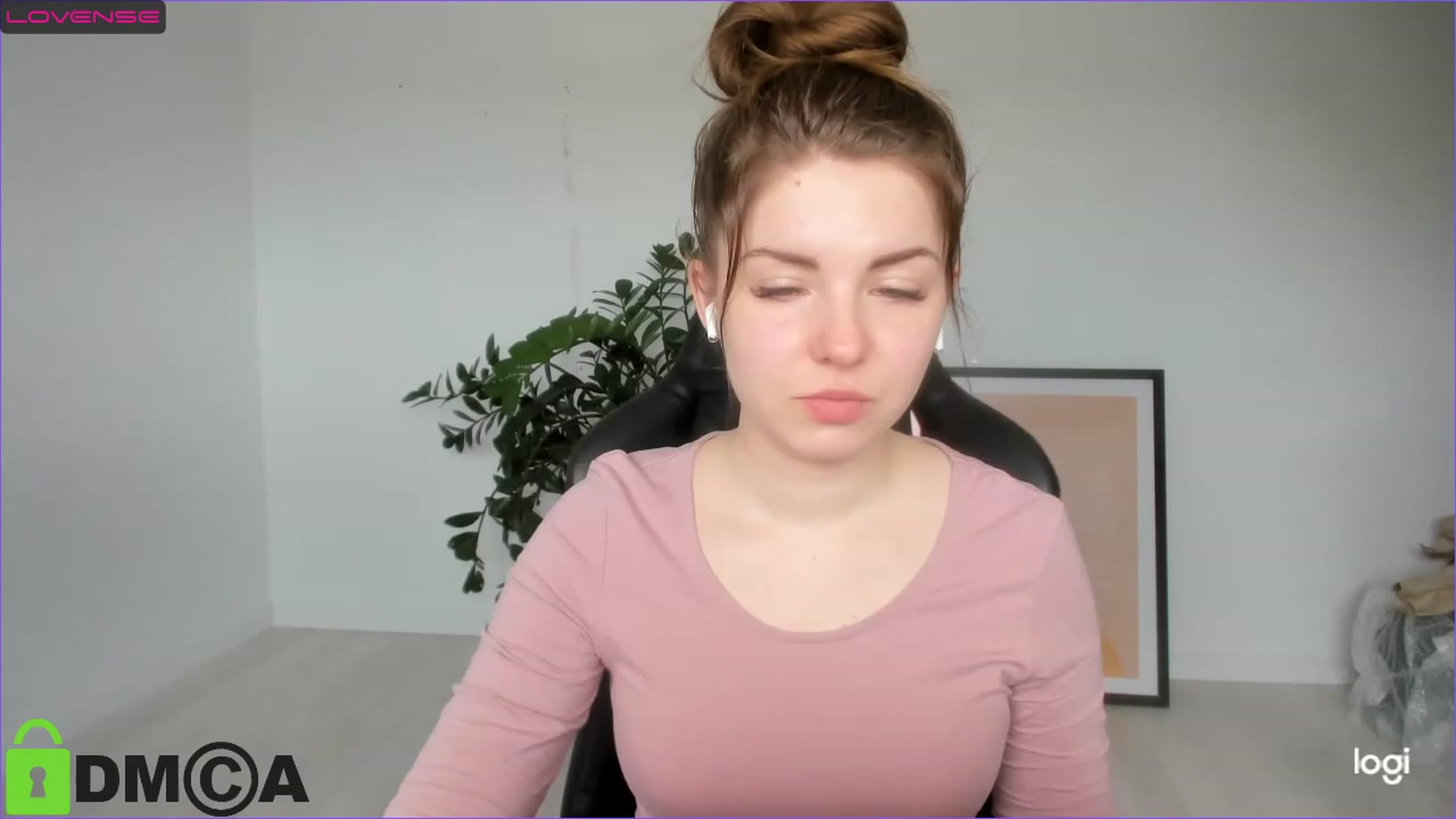 Gallery image thumbnail from Miriam_Mills's myfreecams stream on, 04/27/2023, 09:03 image 5 of 20