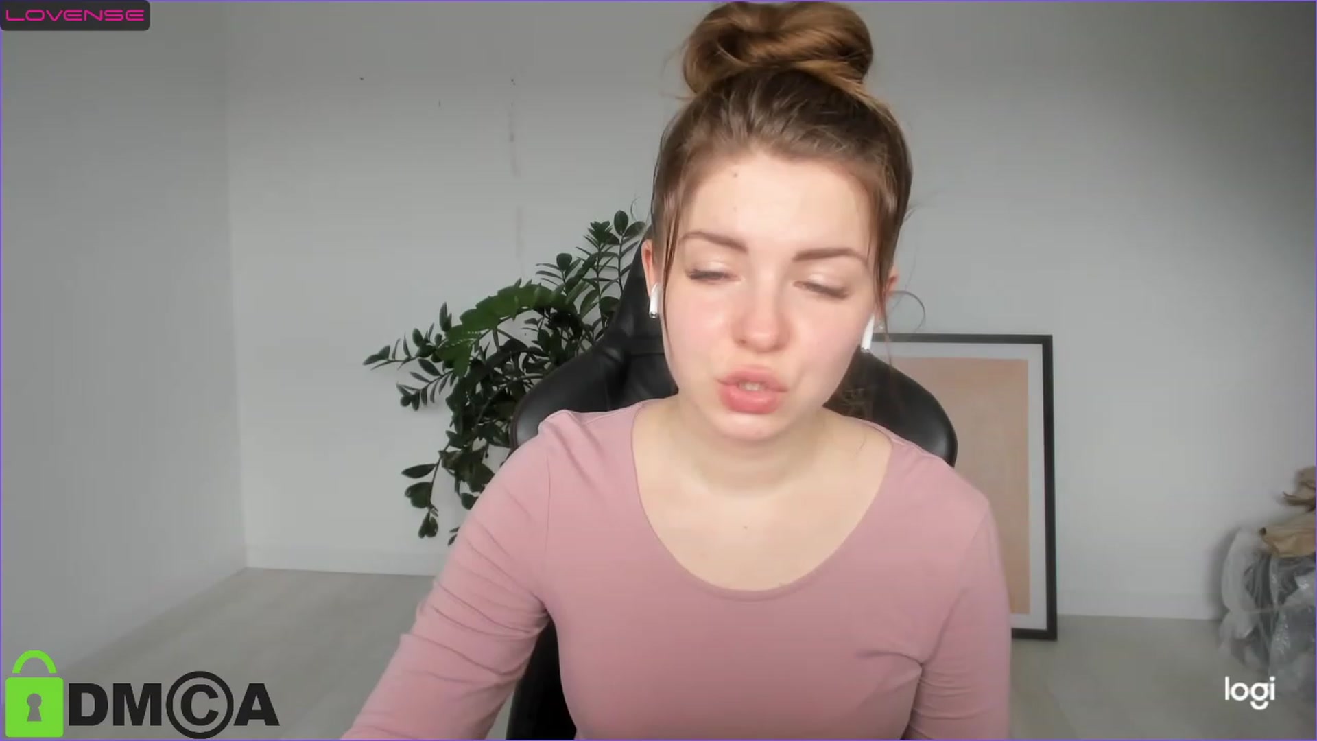 Gallery image thumbnail from Miriam_Mills's myfreecams stream on, 04/27/2023, 09:03 image 14 of 20