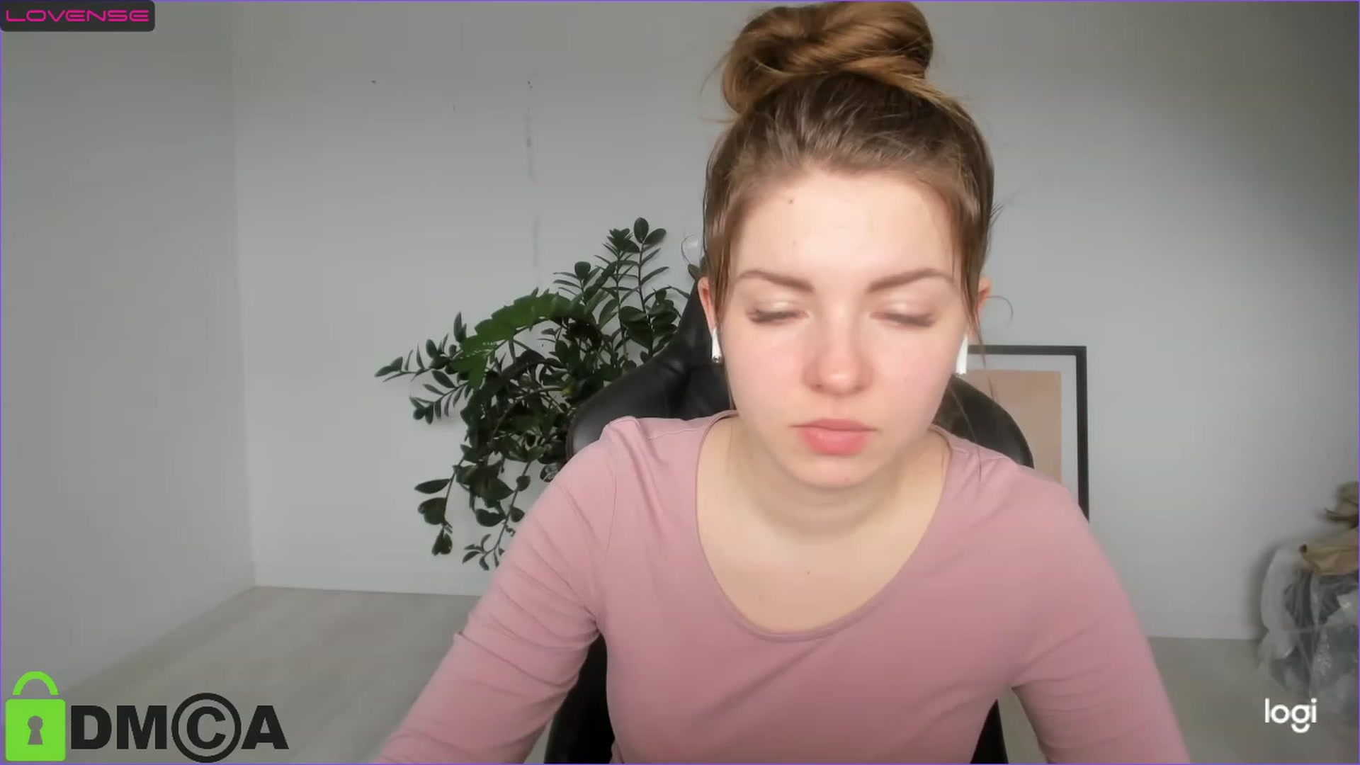 Gallery image thumbnail from Miriam_Mills's myfreecams stream on, 04/27/2023, 09:03 image 18 of 20