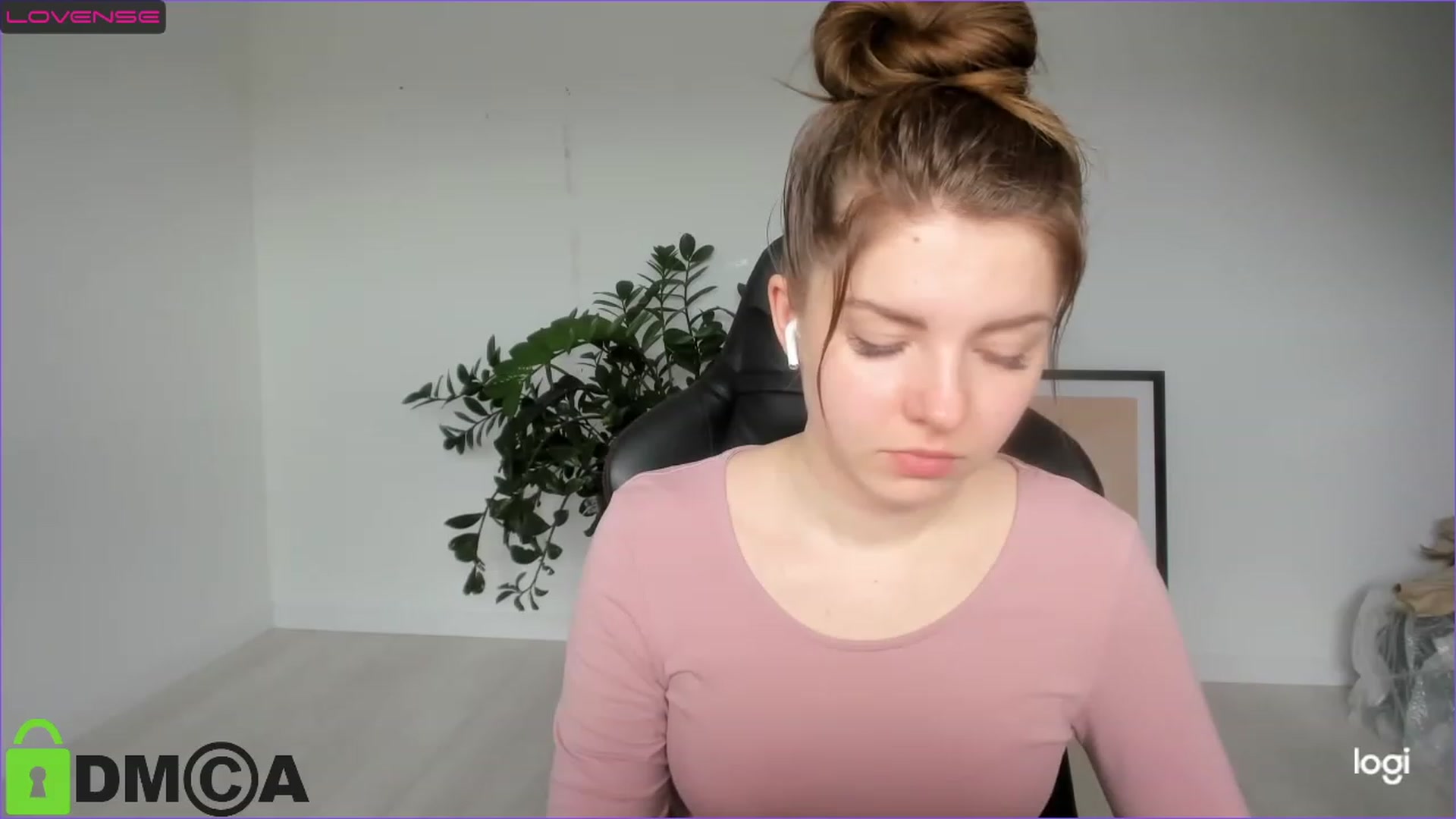 Gallery image thumbnail from Miriam_Mills's myfreecams stream on, 04/27/2023, 09:03 image 9 of 20