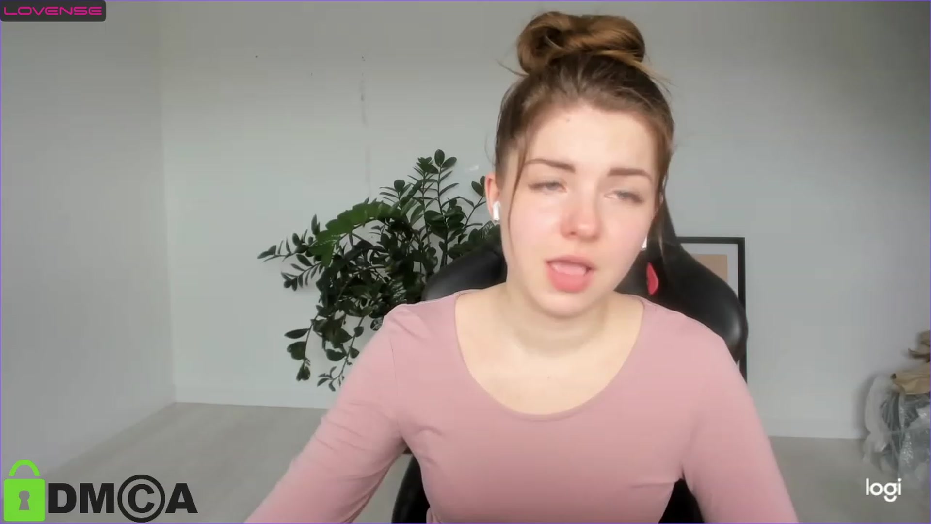 Gallery image thumbnail from Miriam_Mills's myfreecams stream on, 04/27/2023, 09:03 image 8 of 20