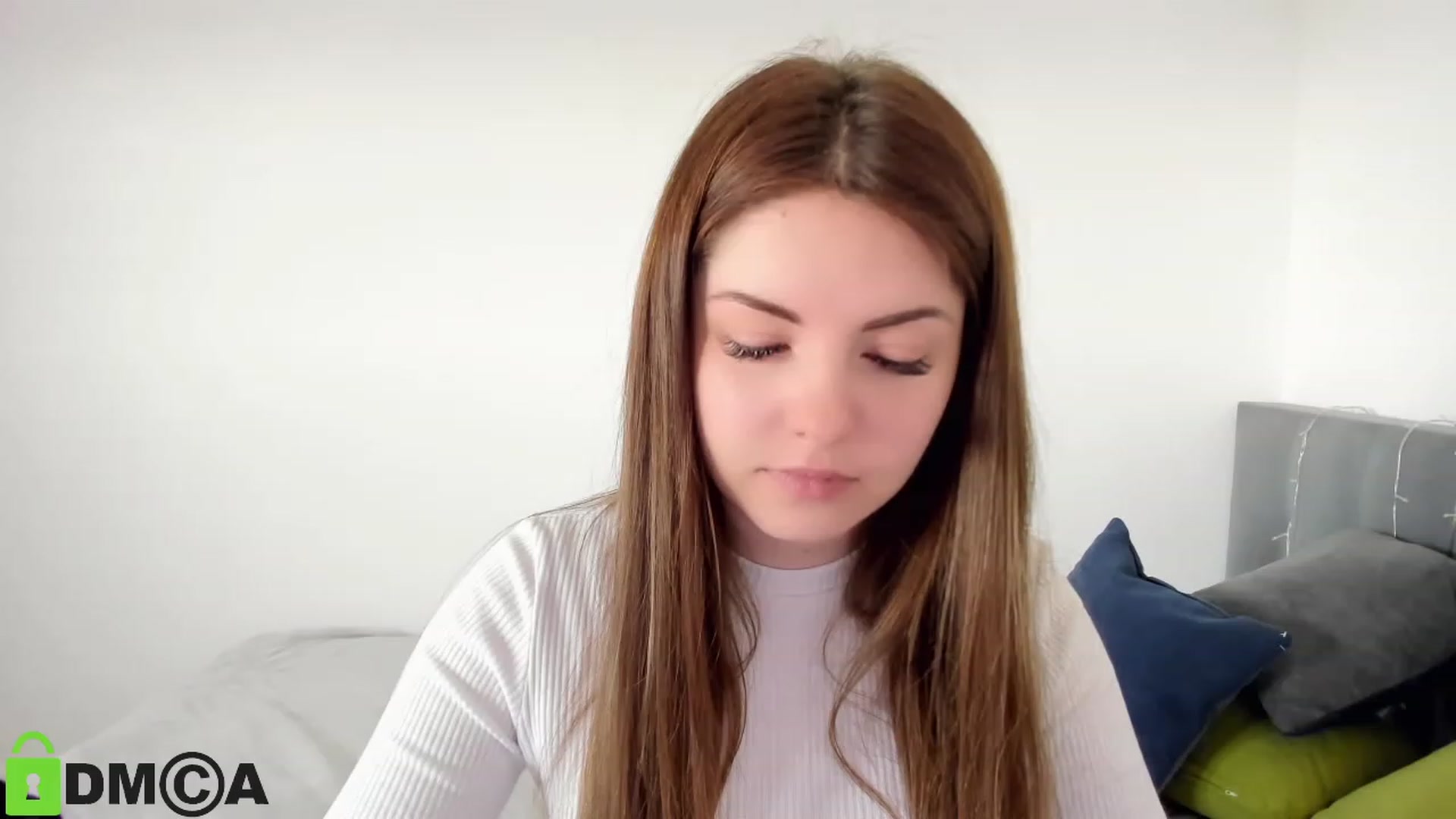 Gallery image thumbnail from Miriam_Mills's myfreecams stream on, 05/01/2023, 08:22 image 14 of 20
