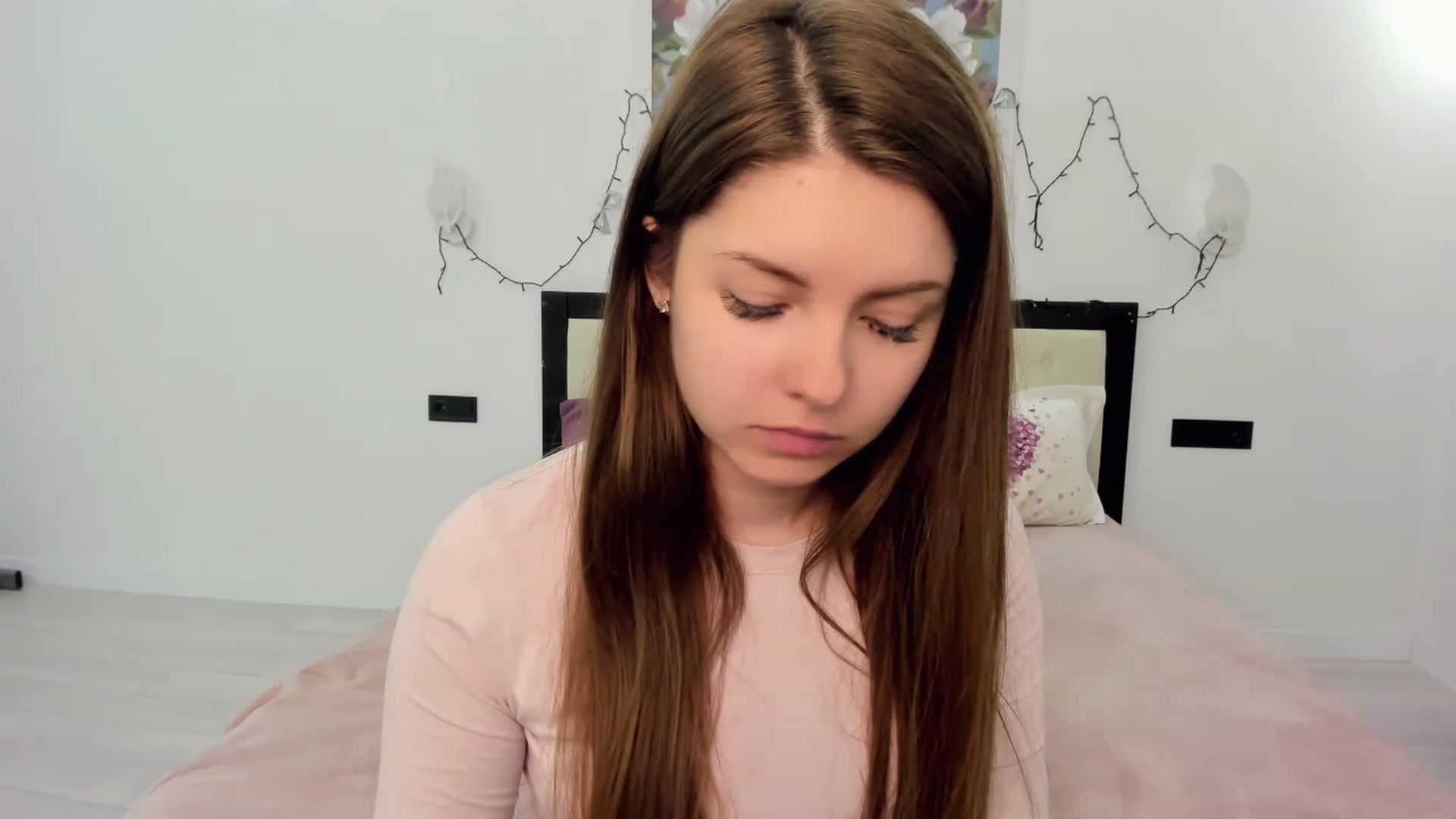 Gallery image thumbnail from Miriam_Mills's myfreecams stream on, 05/04/2023, 09:37 image 6 of 20