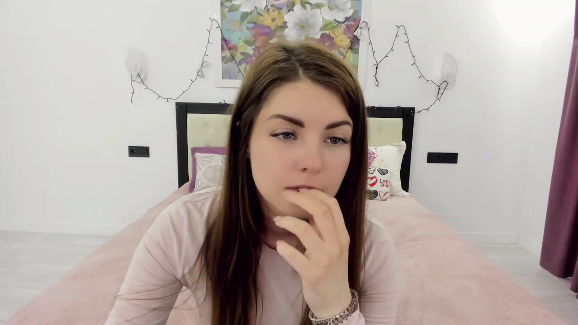Gallery image thumbnail from Miriam_Mills's myfreecams stream on, 05/05/2023, 08:38 image 12 of 20