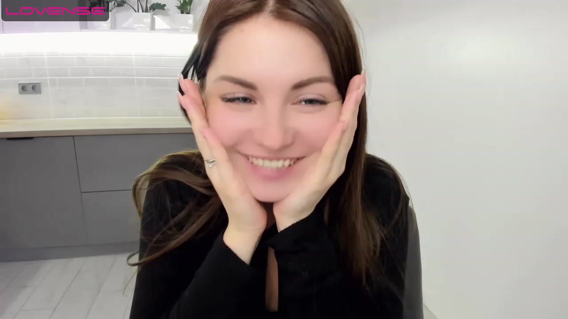 Gallery image thumbnail from Miriam_Mills's myfreecams stream on, 05/10/2023, 09:11 image 14 of 20