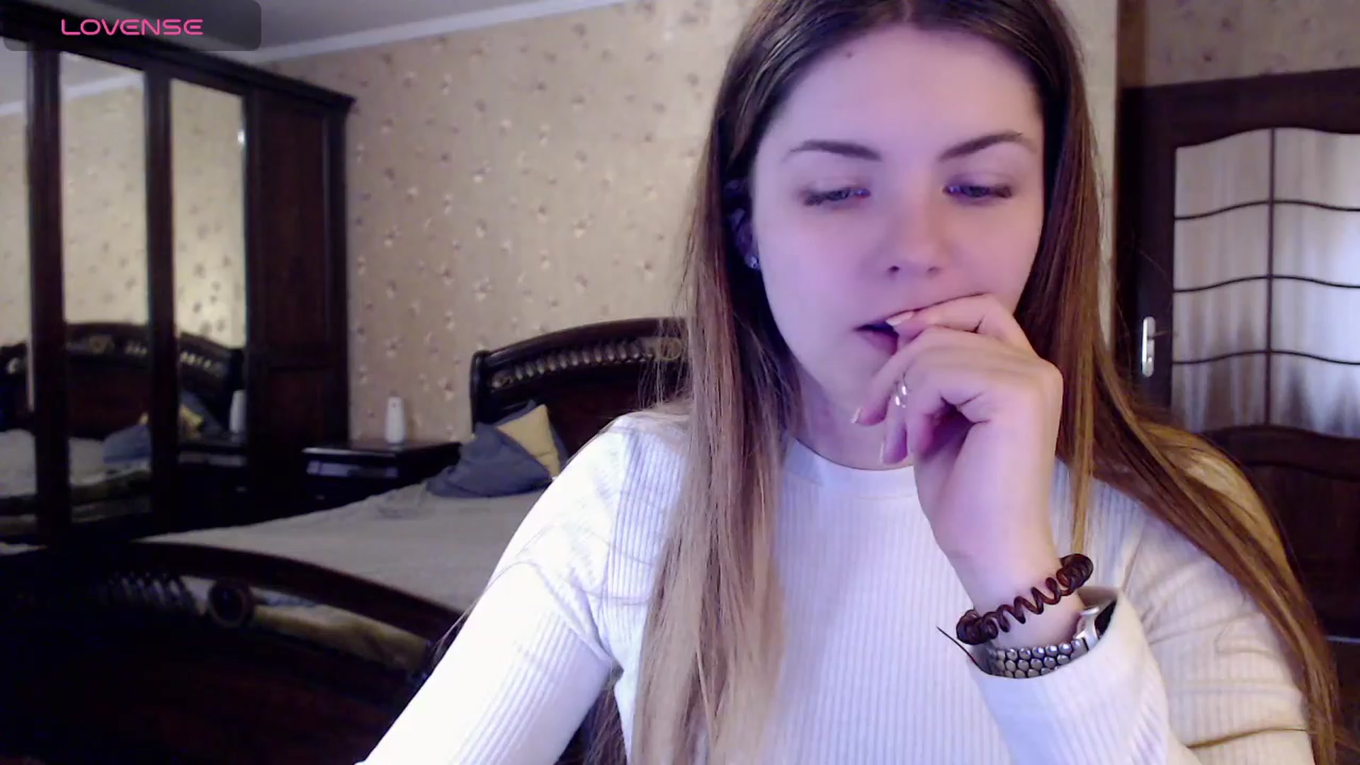 Gallery image thumbnail from Miriam_Mills's myfreecams stream on, 03/29/2024, 11:32 image 4 of 20