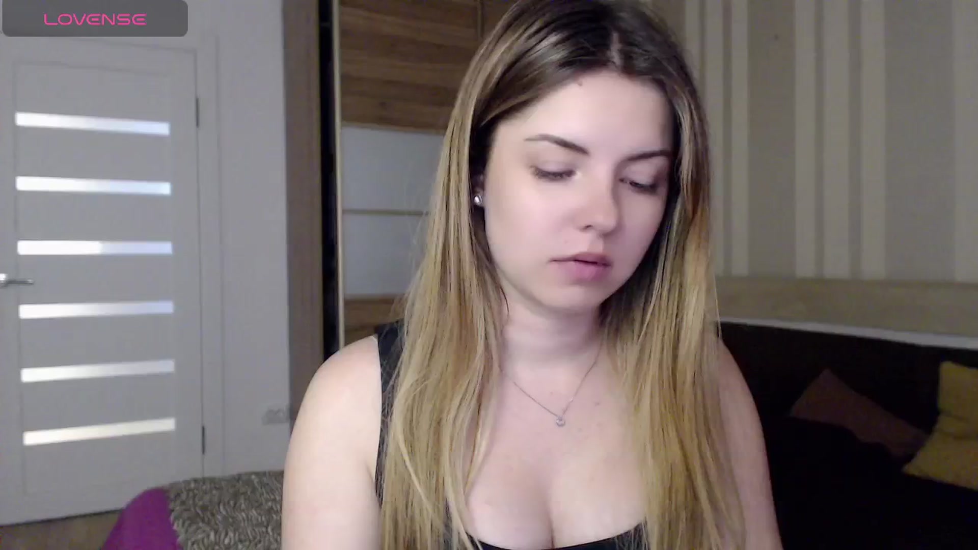 Gallery image thumbnail from Miriam_Mills's myfreecams stream on, 04/29/2024, 10:40 image 9 of 20