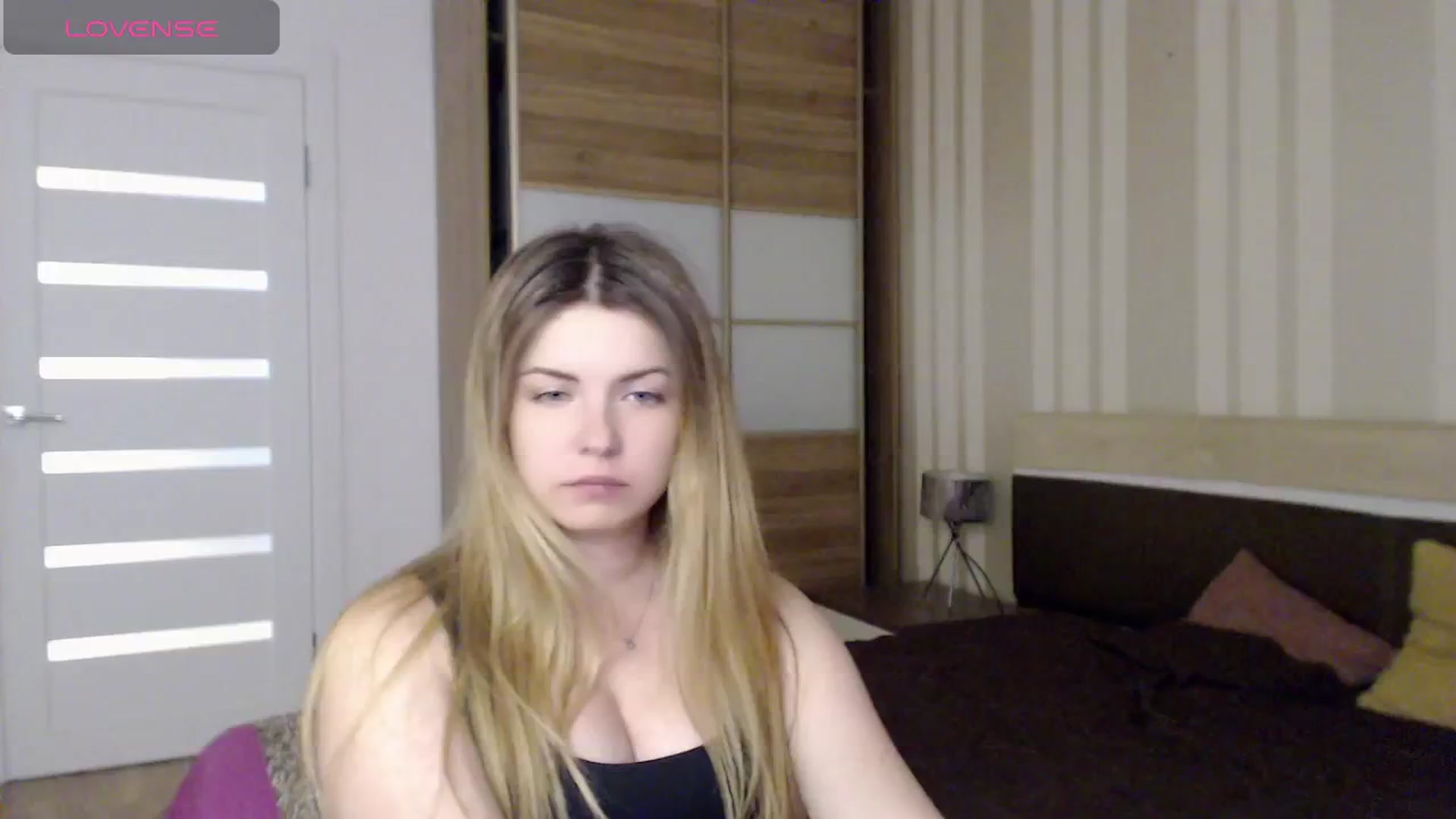 Gallery image thumbnail from Miriam_Mills's myfreecams stream on, 04/29/2024, 10:40 image 4 of 20