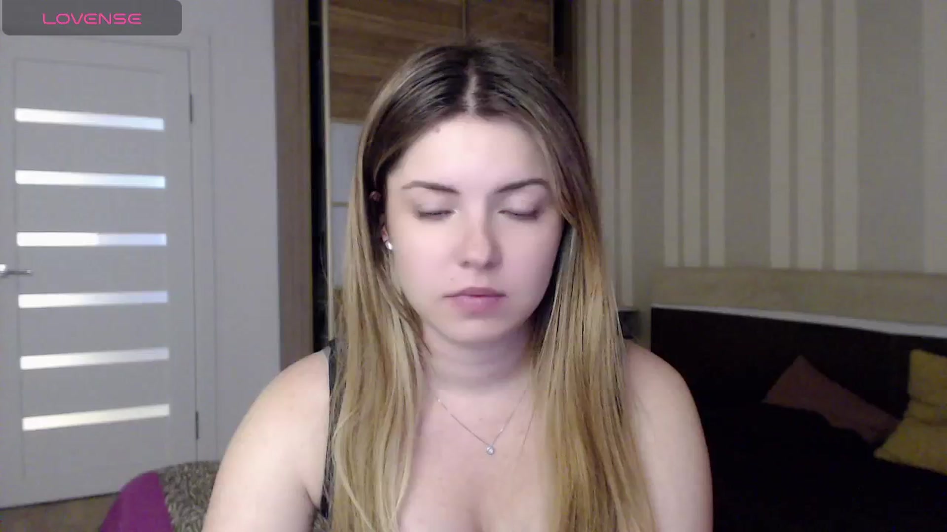 Gallery image thumbnail from Miriam_Mills's myfreecams stream on, 04/29/2024, 10:40 image 8 of 20