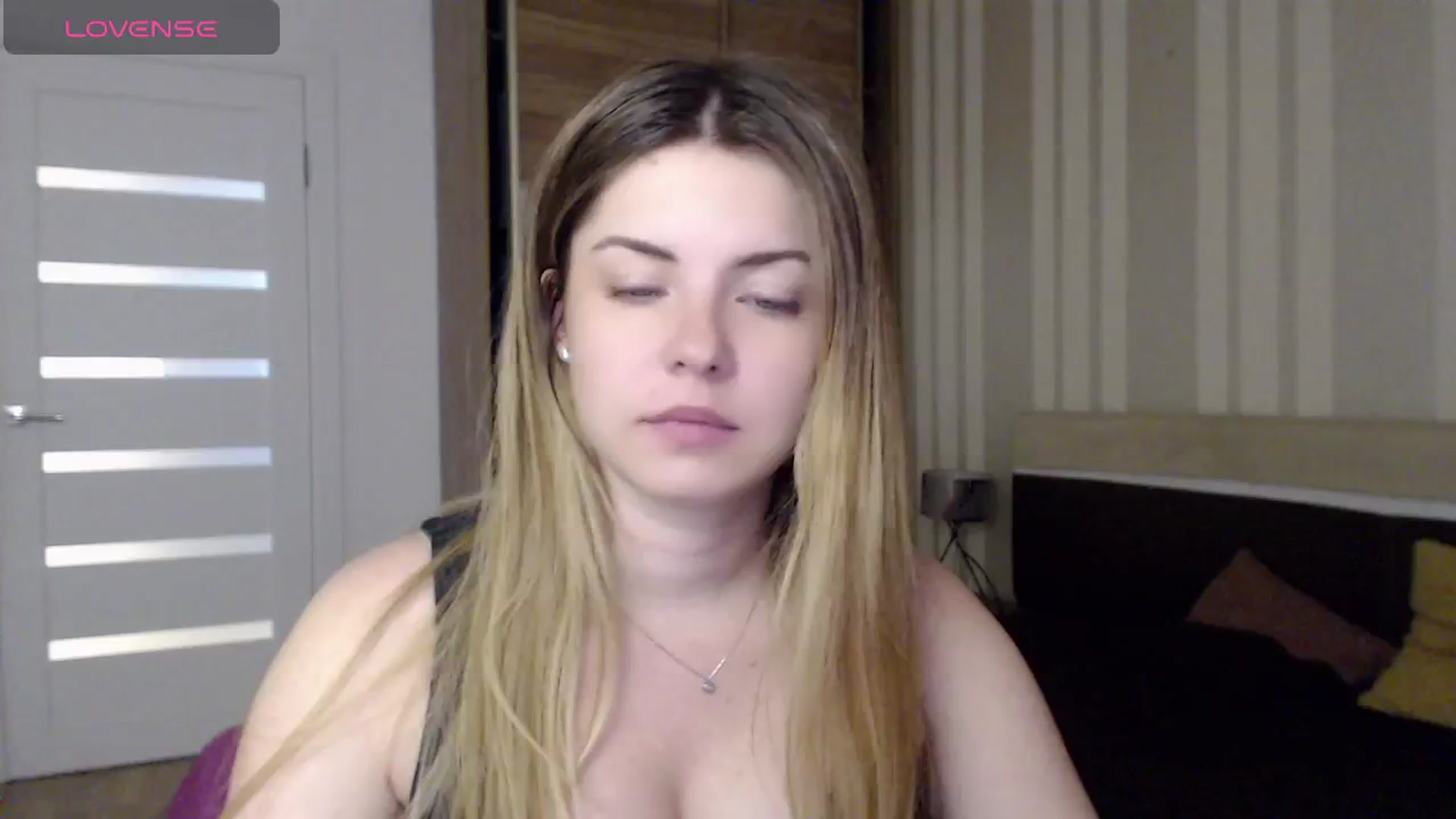Gallery image thumbnail from Miriam_Mills's myfreecams stream on, 04/29/2024, 10:40 image 5 of 20