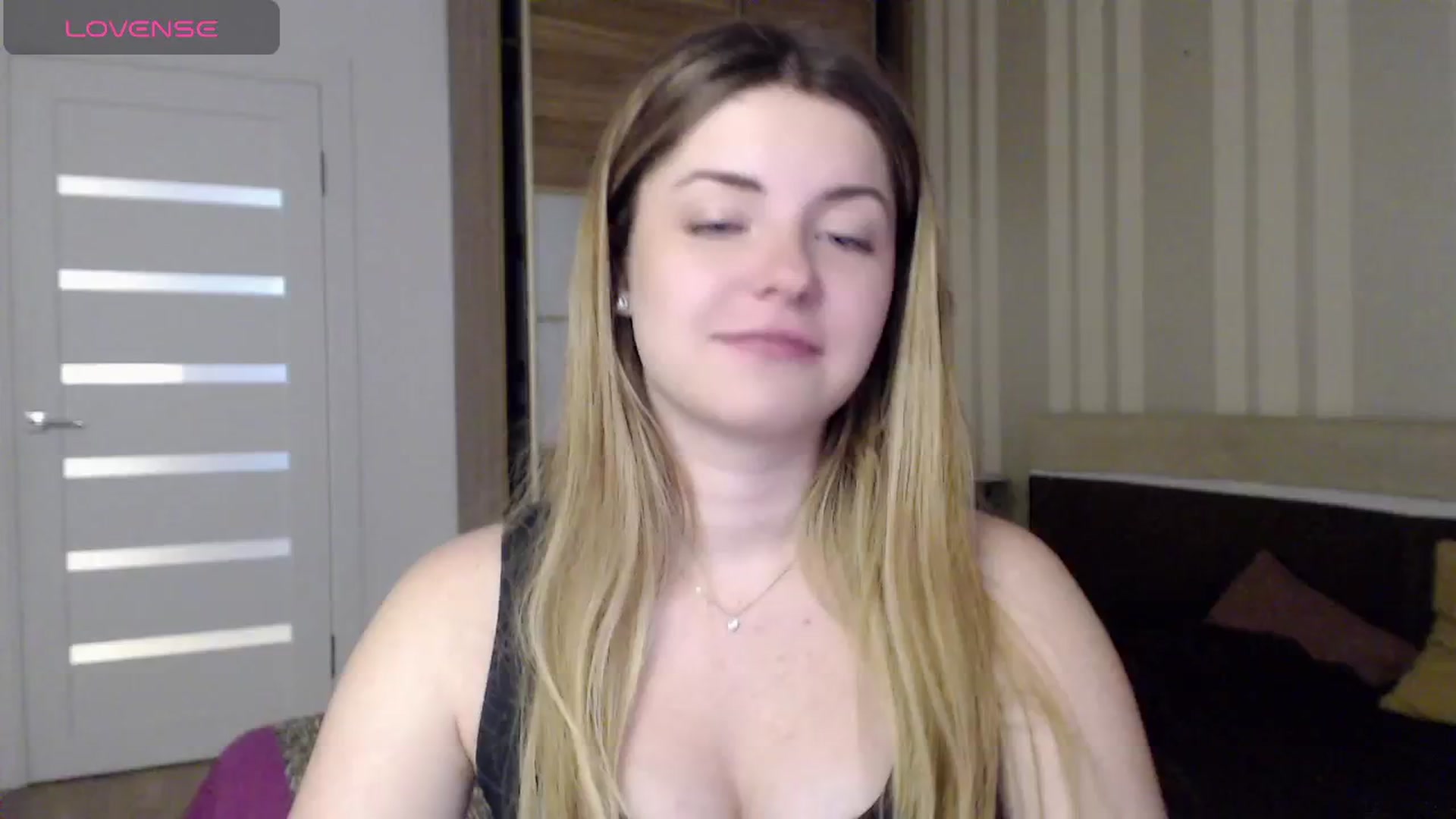 Gallery image thumbnail from Miriam_Mills's myfreecams stream on, 04/29/2024, 10:40 image 20 of 20