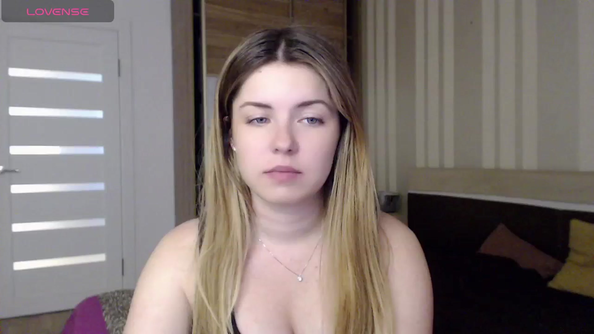 Gallery image thumbnail from Miriam_Mills's myfreecams stream on, 04/29/2024, 10:40 image 7 of 20