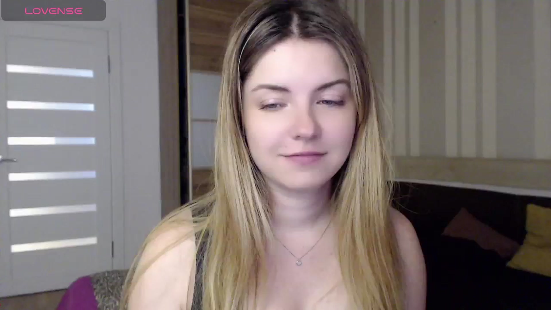 Gallery image thumbnail from Miriam_Mills's myfreecams stream on, 04/29/2024, 10:40 image 15 of 20