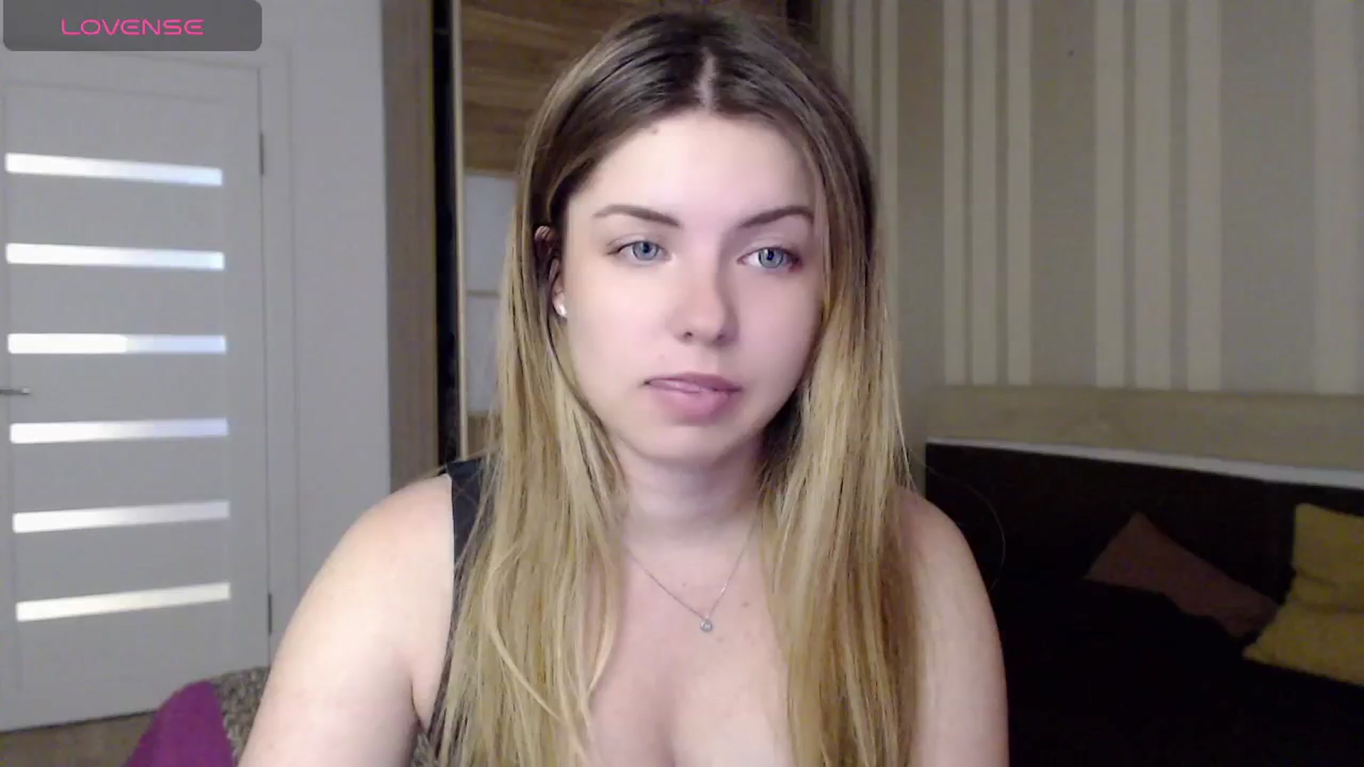 Gallery image thumbnail from Miriam_Mills's myfreecams stream on, 04/29/2024, 10:40 image 6 of 20