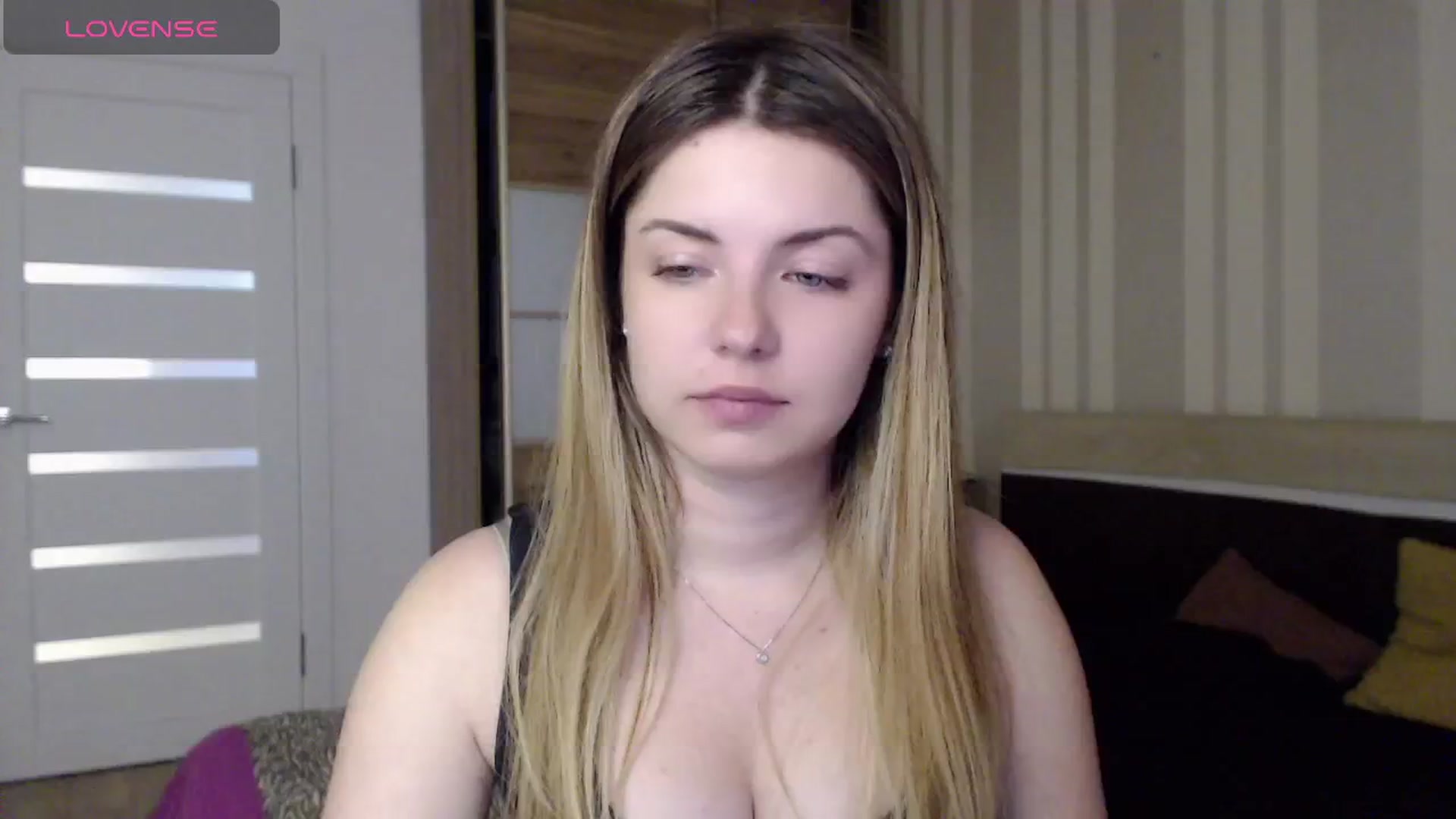Gallery image thumbnail from Miriam_Mills's myfreecams stream on, 04/29/2024, 10:40 image 10 of 20