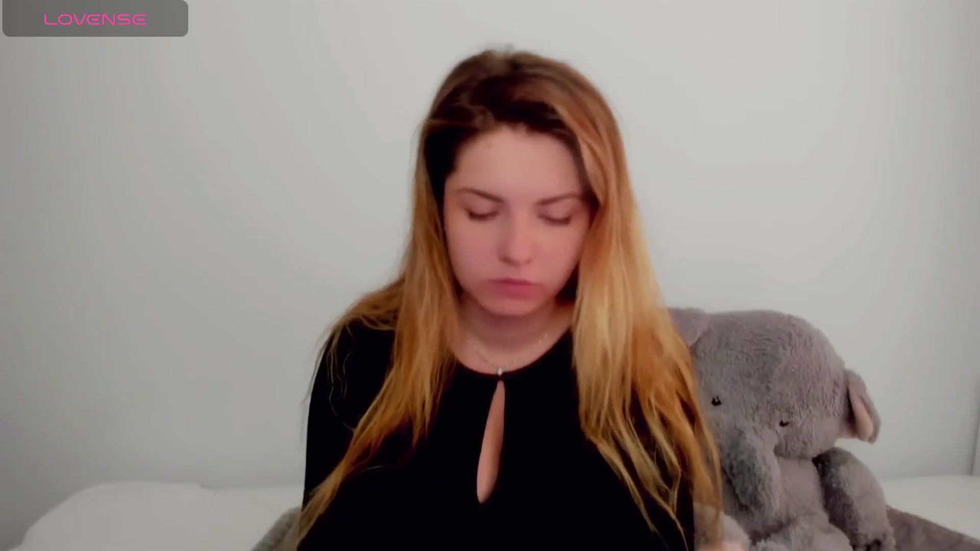 Gallery image thumbnail from Miriam_Mills's myfreecams stream on, 05/13/2024, 08:02 image 3 of 20