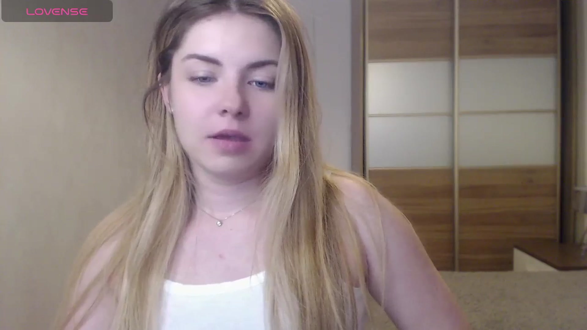 Gallery image thumbnail from Miriam_Mills's myfreecams stream on, 05/21/2024, 10:21 image 18 of 20
