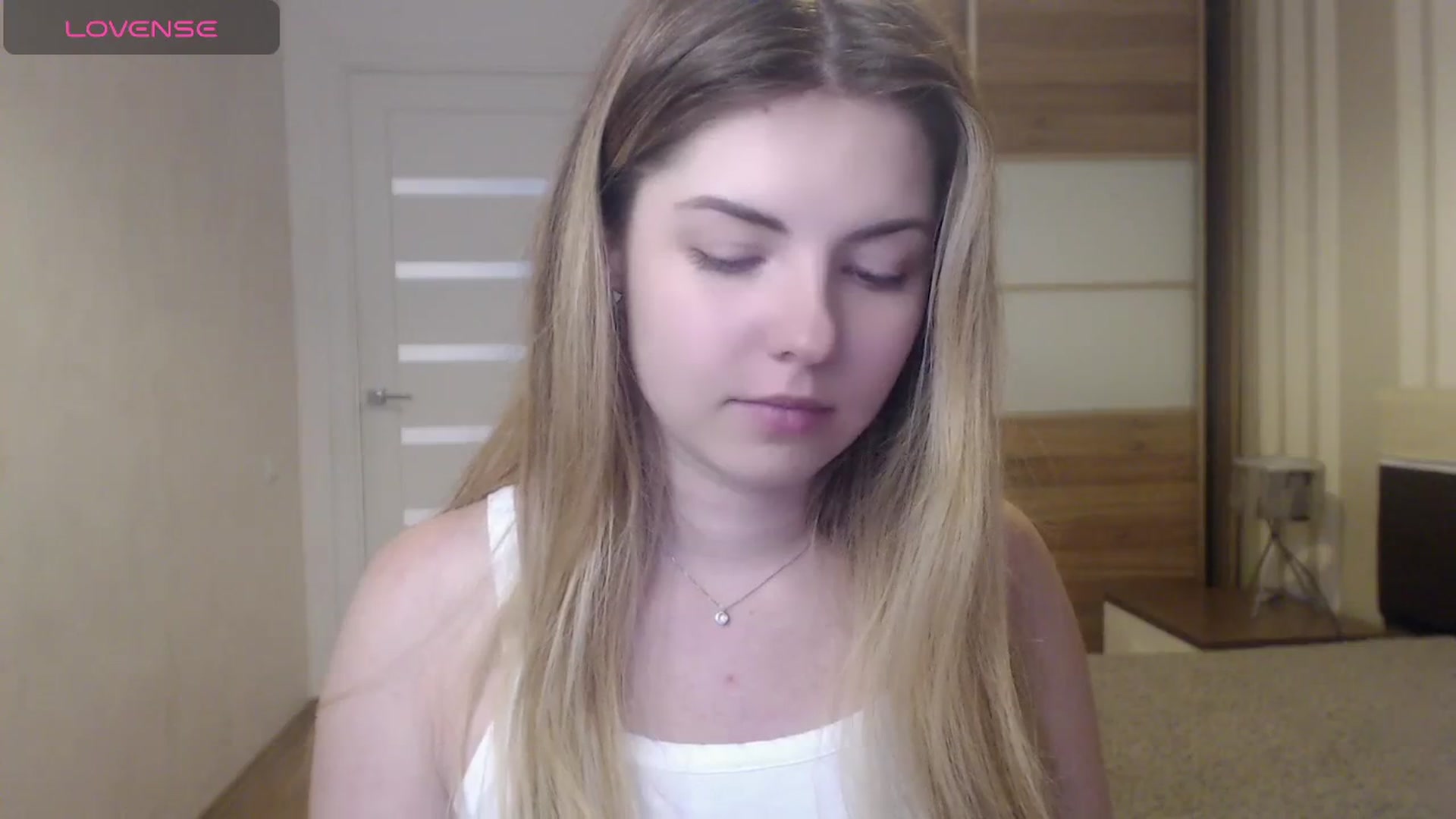 Gallery image thumbnail from Miriam_Mills's myfreecams stream on, 05/21/2024, 10:21 image 6 of 20