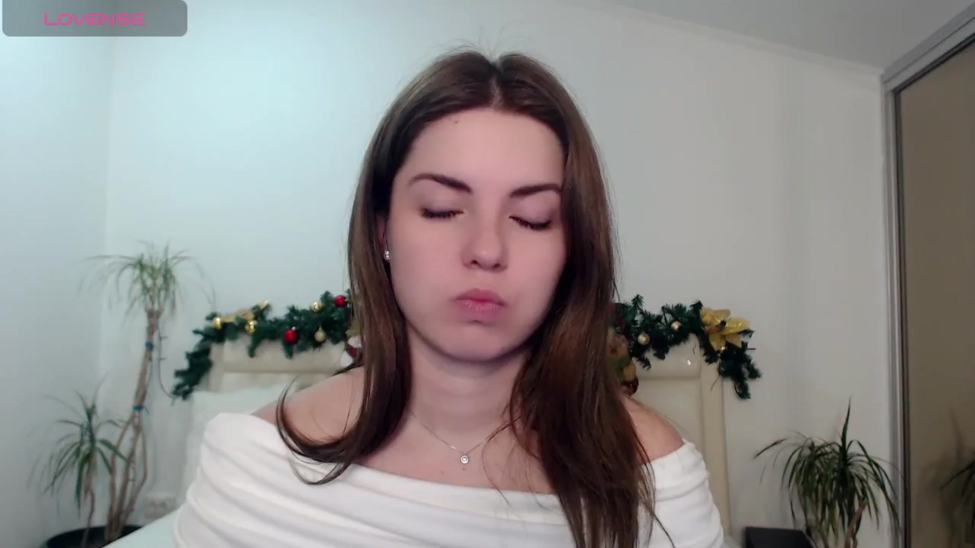 Gallery image thumbnail from Miriam_Mills's myfreecams stream on, 12/31/2024, 12:37 image 7 of 20