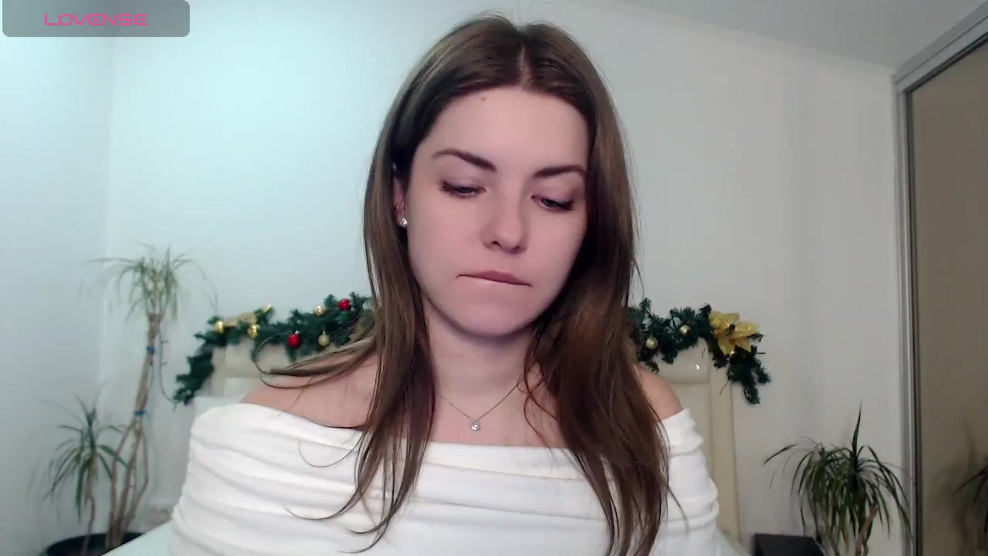 Gallery image thumbnail from Miriam_Mills's myfreecams stream on, 12/31/2024, 12:37 image 4 of 20