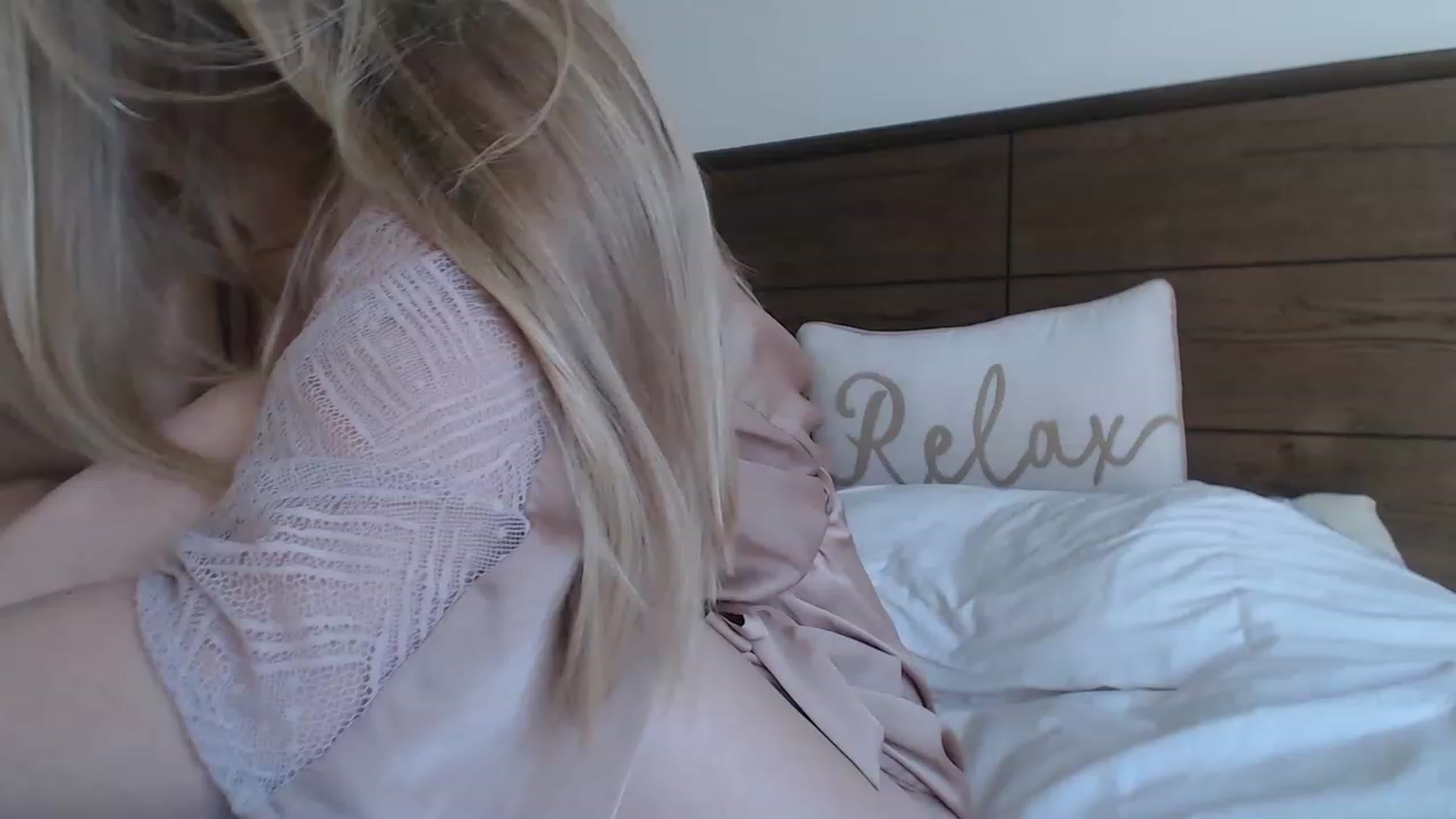 Gallery image thumbnail from MiroNika's myfreecams stream on, 12/21/2022, 16:17 image 6 of 20