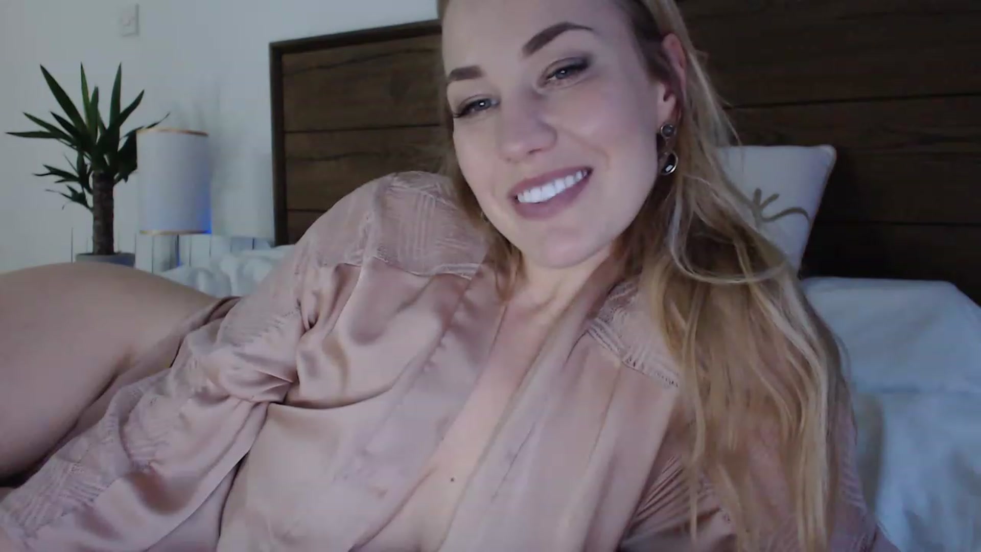 Gallery image thumbnail from MiroNika's myfreecams stream on, 01/05/2023, 16:41 image 20 of 20